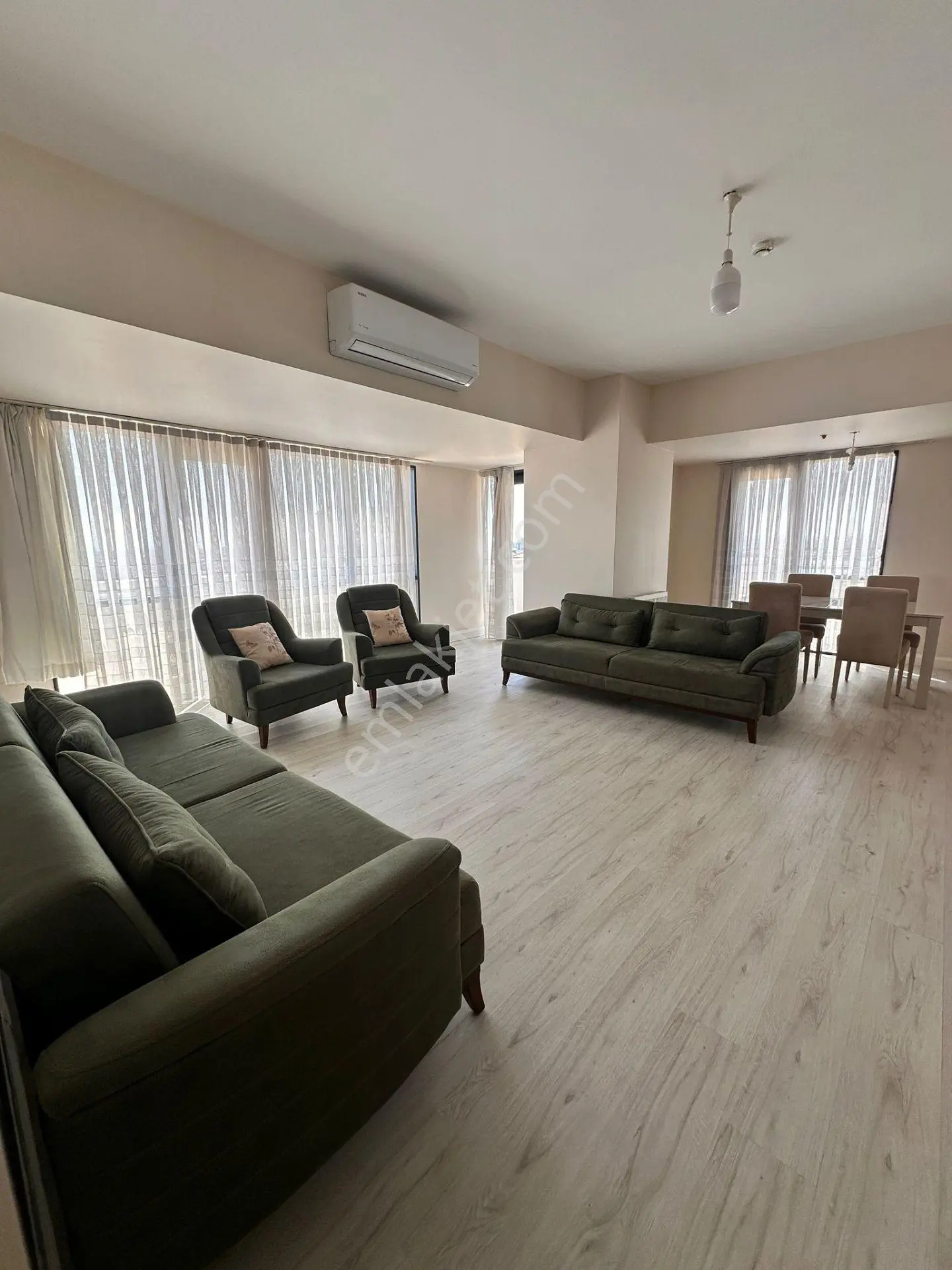 Venezia Mega'da Satılık 3+1 Eşyalı 3 Banyo Balkonlu Oturuma Hazır Daire