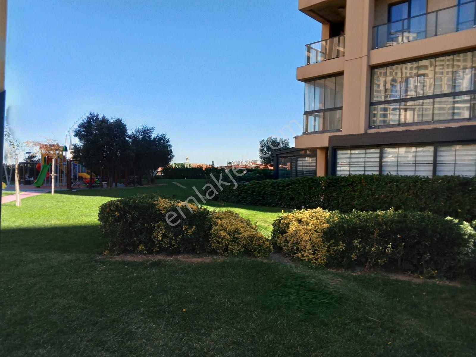 Venezia Mega'da Satılık 3+1 Eşyalı 3 Banyo Balkonlu Oturuma Hazır Daire — fotoğraf 31