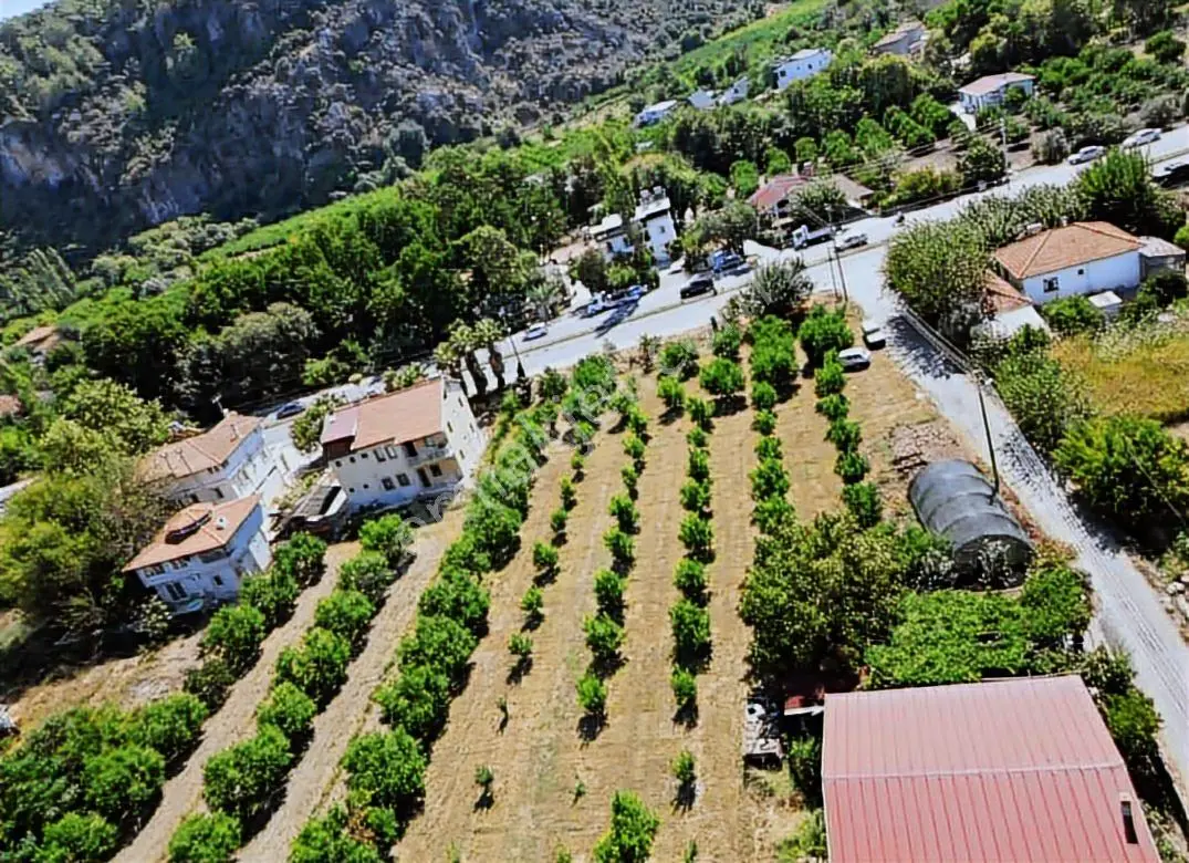 Ortaca Okçularda 8.675m² Köy İçi İmarlı Anayola 60m Cepheli Arsa — fotoğraf 3