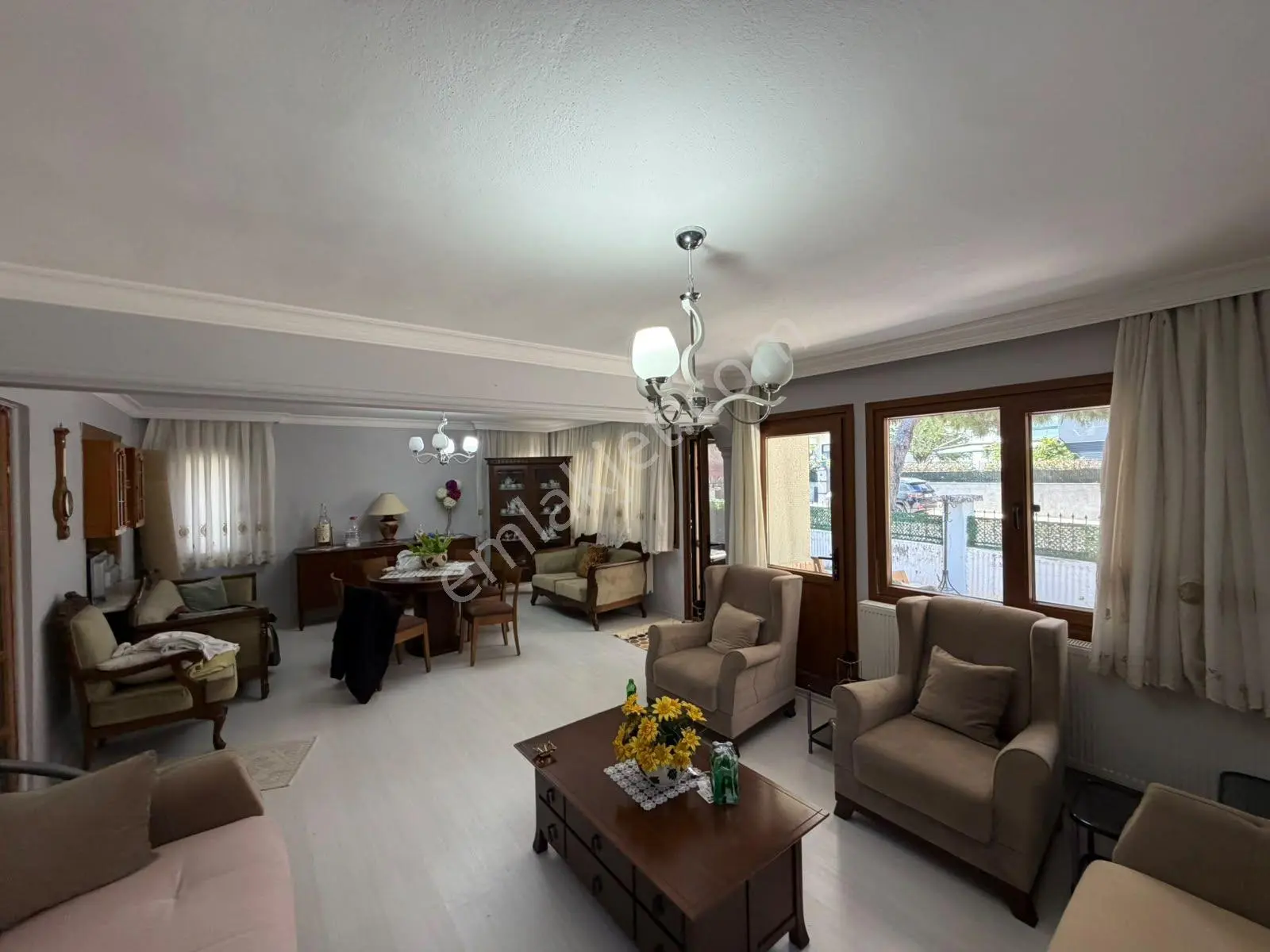 Narlıdere Limanreis'te Köşe Konumda 580m2 Bahçeli Ve Geniş Müstakil Ev — fotoğraf 5