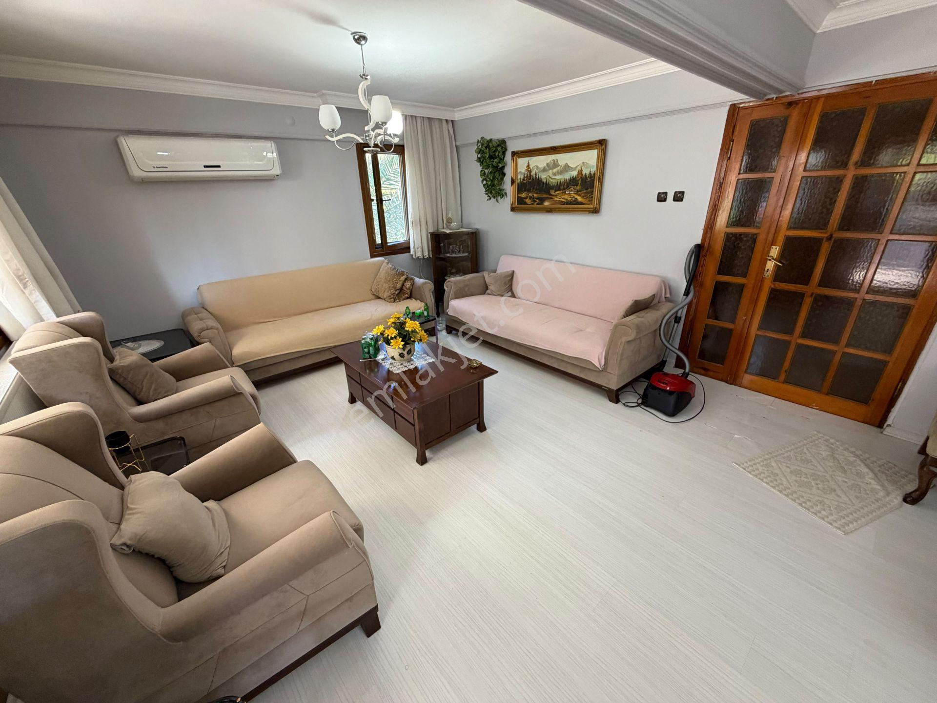 Narlıdere Limanreis'te Köşe Konumda 580m2 Bahçeli Ve Geniş Müstakil Ev — fotoğraf 12
