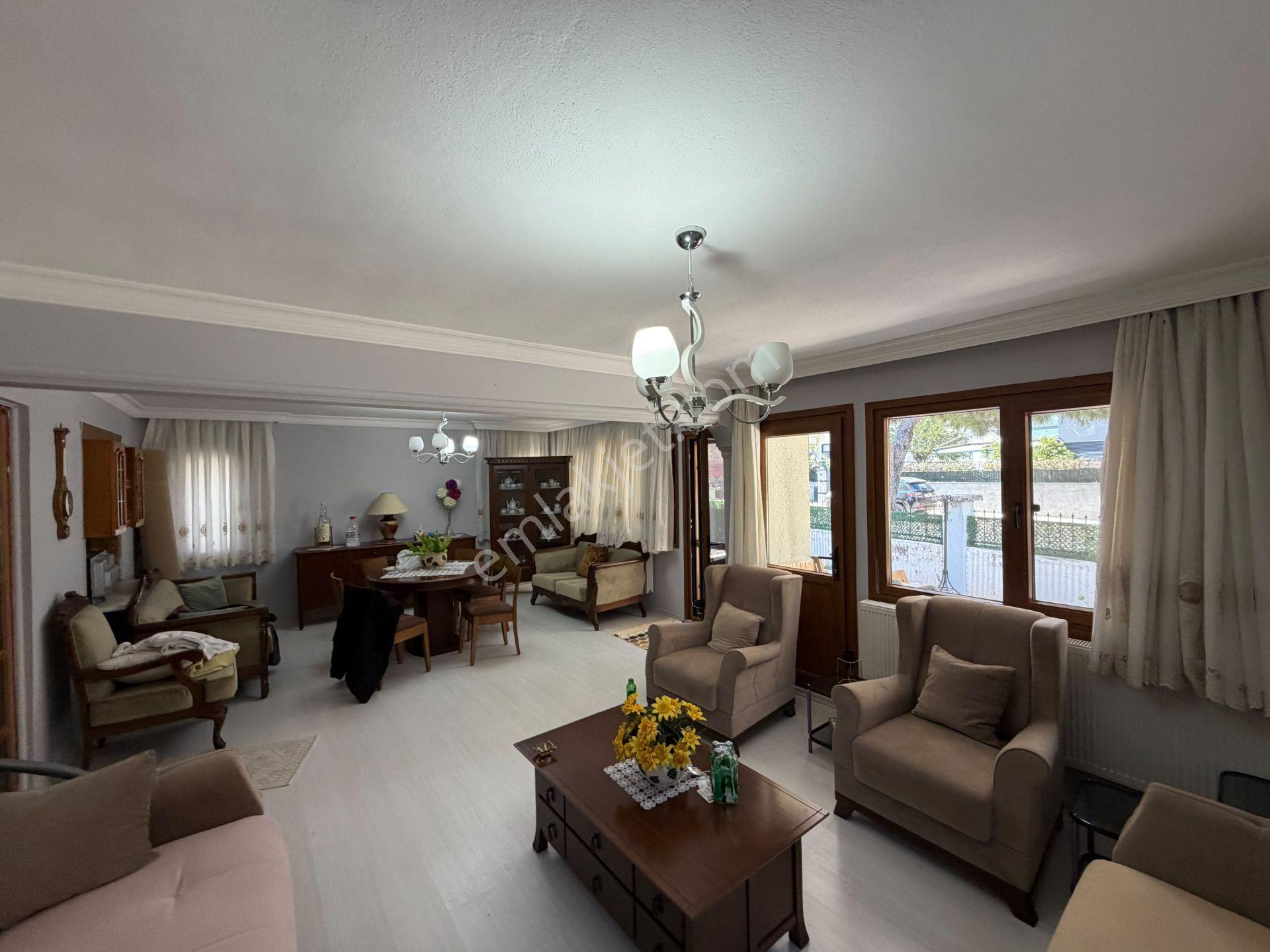 Narlıdere Limanreis'te Köşe Konumda 580m2 Bahçeli Ve Geniş Müstakil Ev — fotoğraf 14
