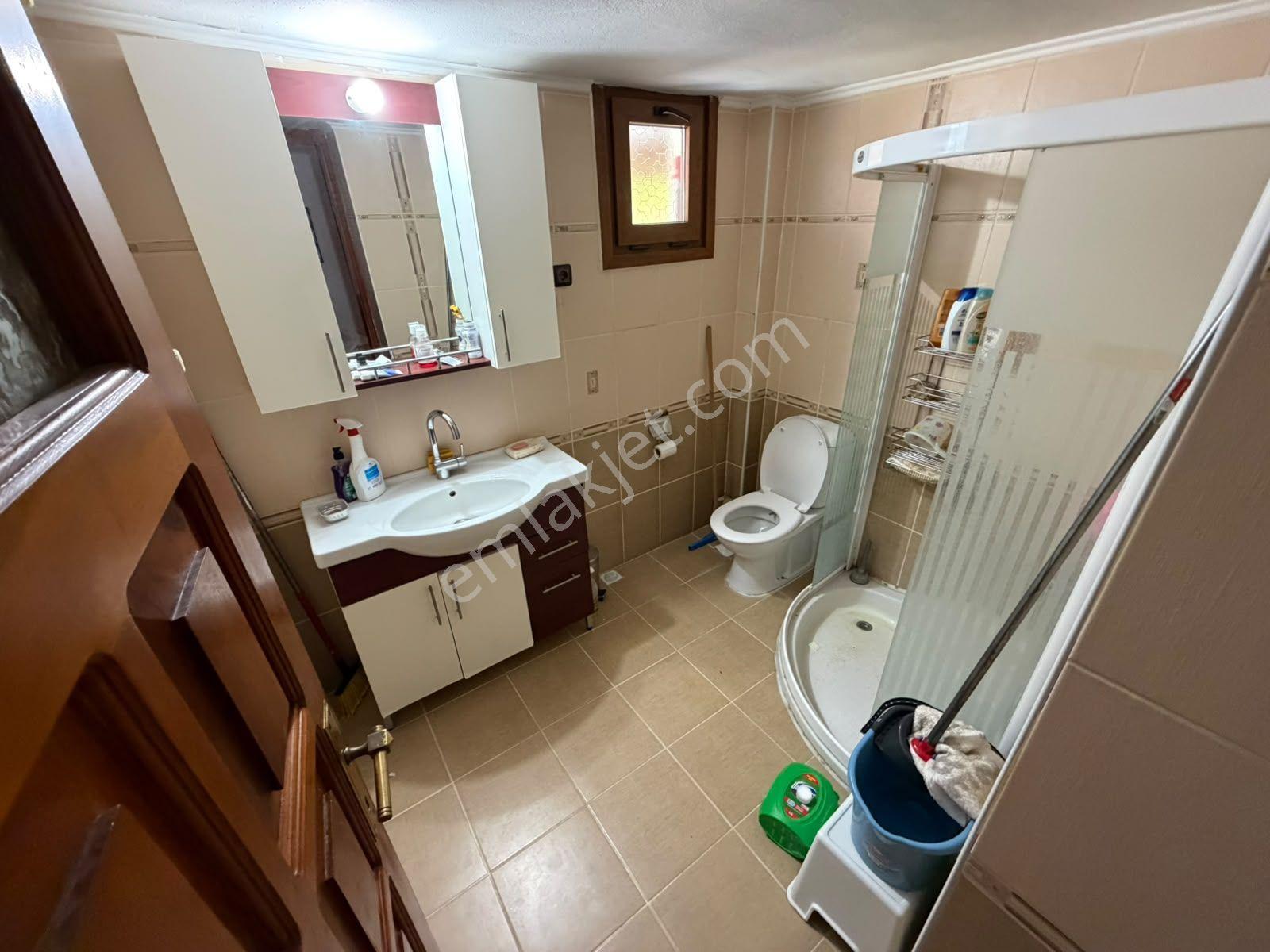 Narlıdere Limanreis'te Köşe Konumda 580m2 Bahçeli Ve Geniş Müstakil Ev — fotoğraf 15