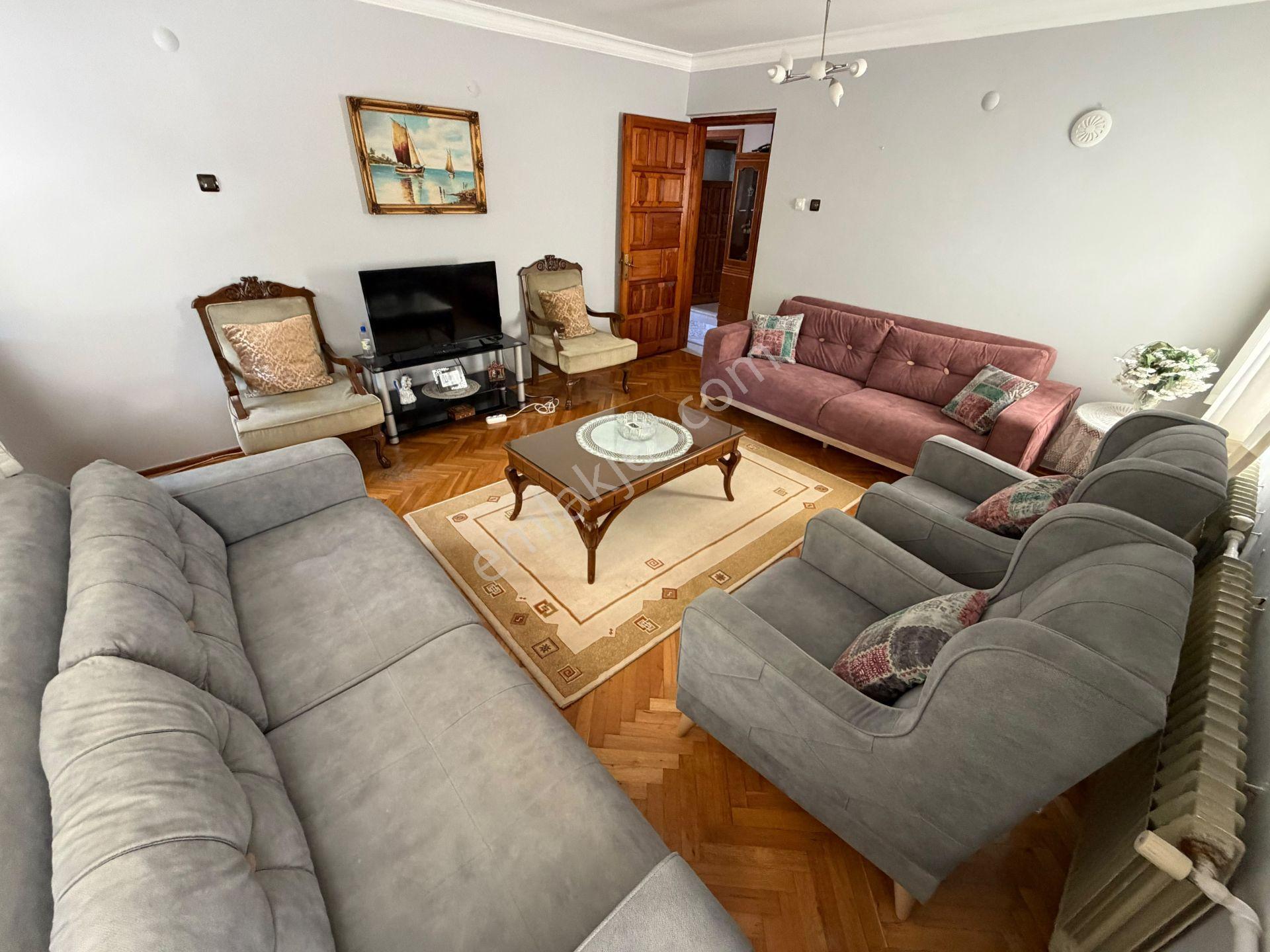 Narlıdere Limanreis'te Köşe Konumda 580m2 Bahçeli Ve Geniş Müstakil Ev — fotoğraf 23