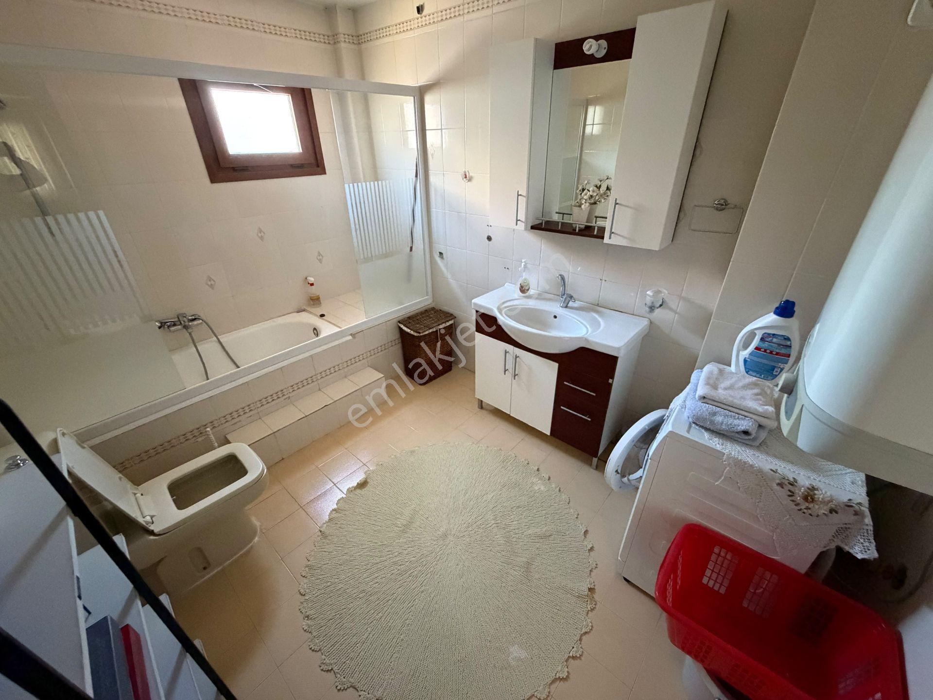 Narlıdere Limanreis'te Köşe Konumda 580m2 Bahçeli Ve Geniş Müstakil Ev — fotoğraf 24