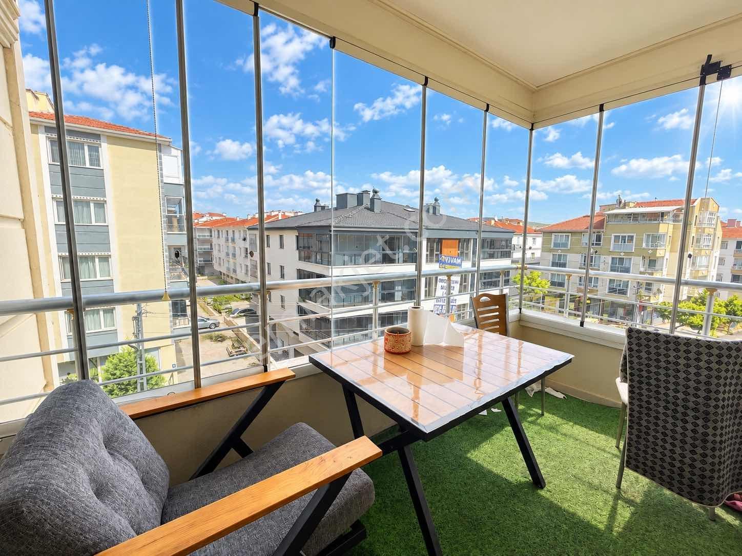 Menderes'te Cadde Üzeri 3+1 Asansörlü Kapalı Otoparklı 2 Banyolu — fotoğraf 7