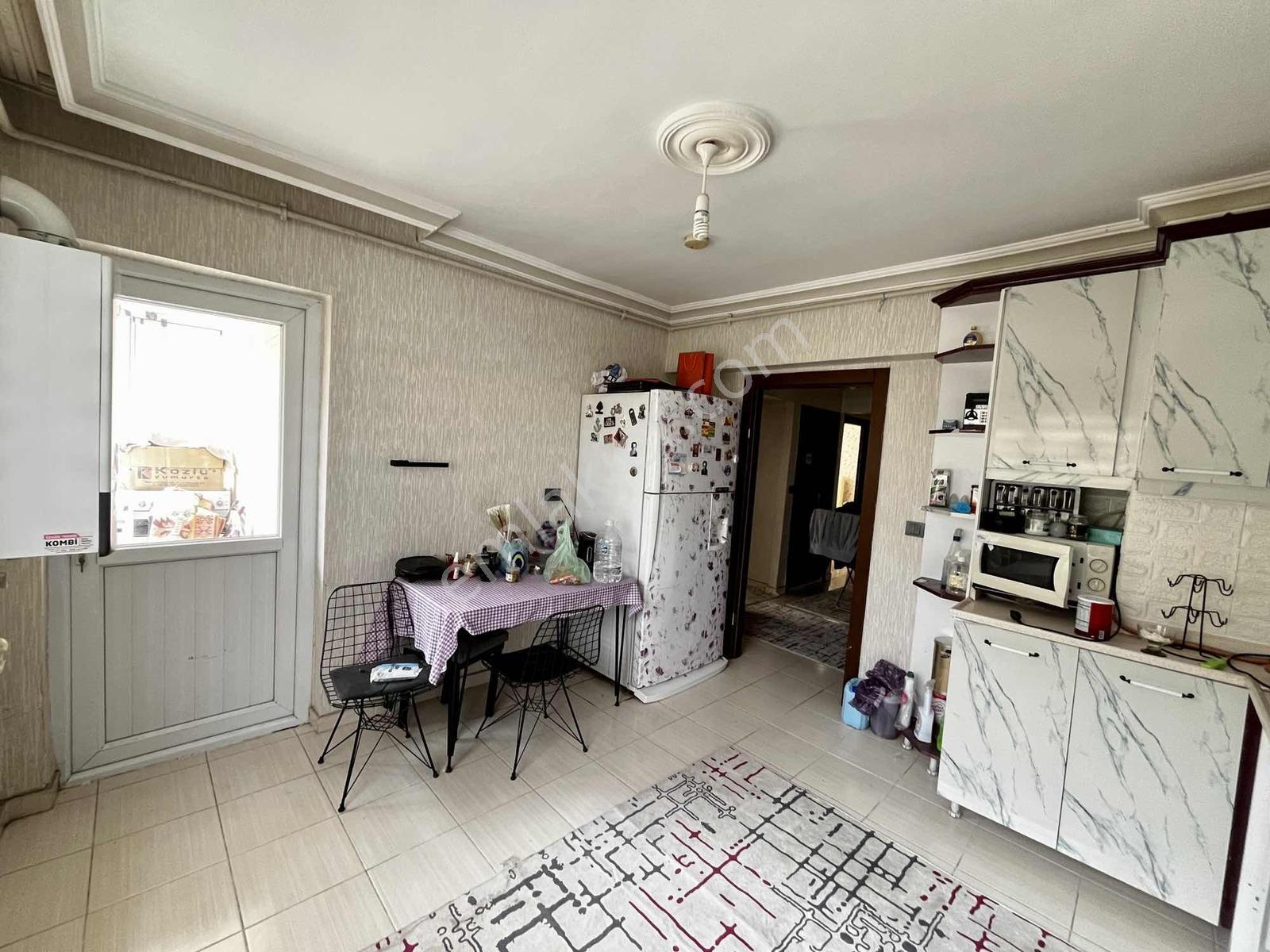 Menderes'te Cadde Üzeri 3+1 Asansörlü Kapalı Otoparklı 2 Banyolu — fotoğraf 11
