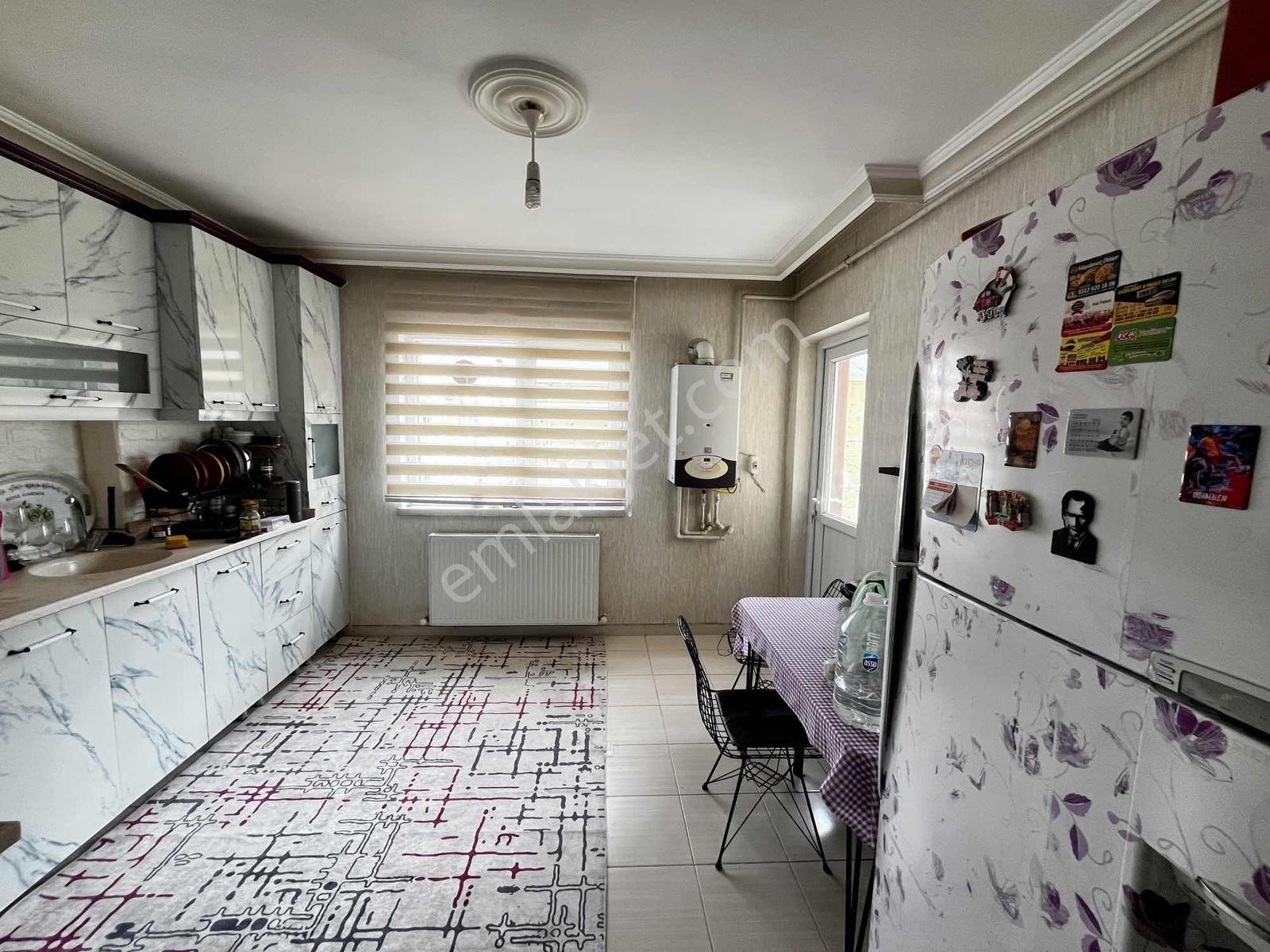 Menderes'te Cadde Üzeri 3+1 Asansörlü Kapalı Otoparklı 2 Banyolu — fotoğraf 12