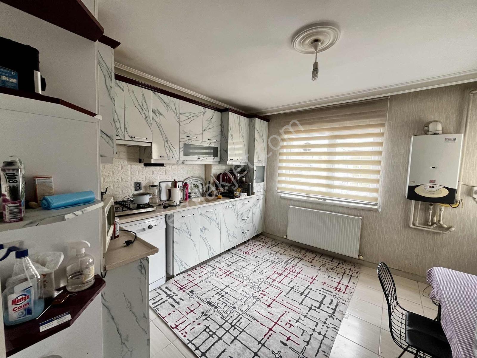 Menderes'te Cadde Üzeri 3+1 Asansörlü Kapalı Otoparklı 2 Banyolu — fotoğraf 21