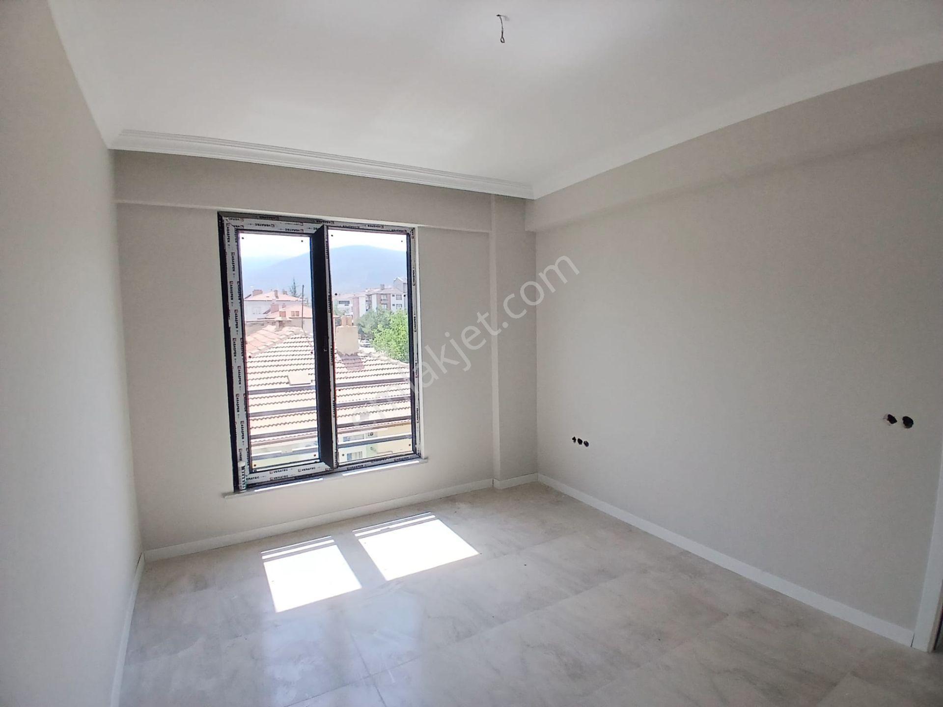 Akçay Emlak'tan Akşehir İstasyon Parkhayat Hastahanesi Civarında Garajlı Satılık Sıfır 2+1 Daire — fotoğraf 15