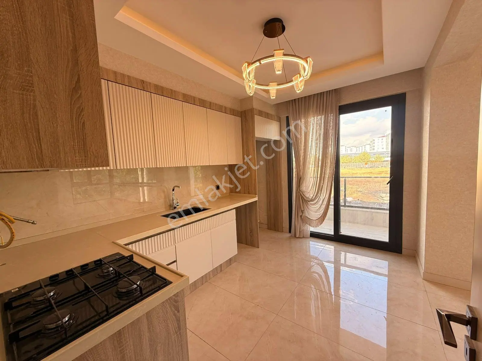 Havaallanı Kavşagında Sıfır 2,5+1 Satılık Daire — fotoğraf 3