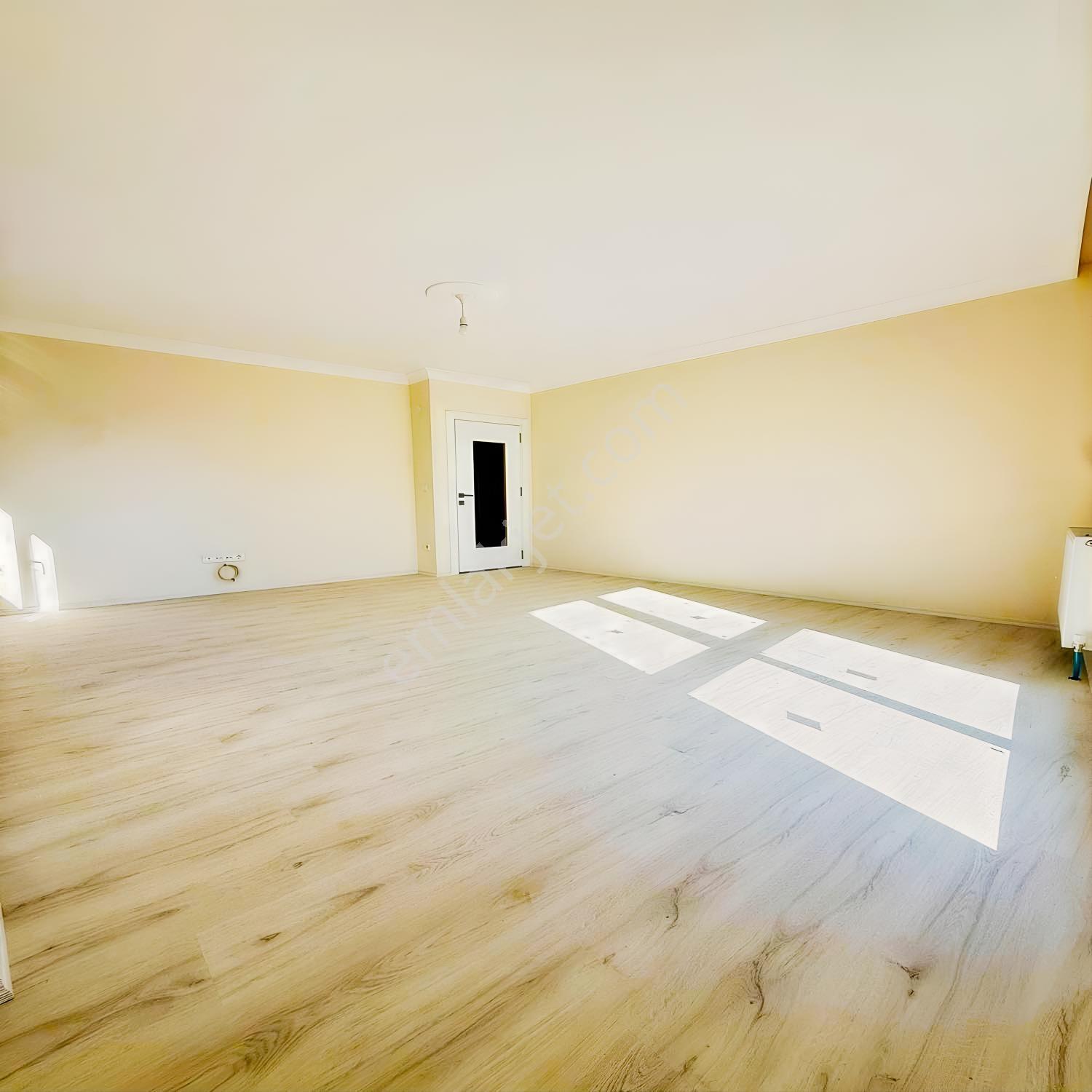 Tek Daire Üzeri!!!harika Konumda 2+1 92m2 Ara Kat!!! — fotoğraf 2