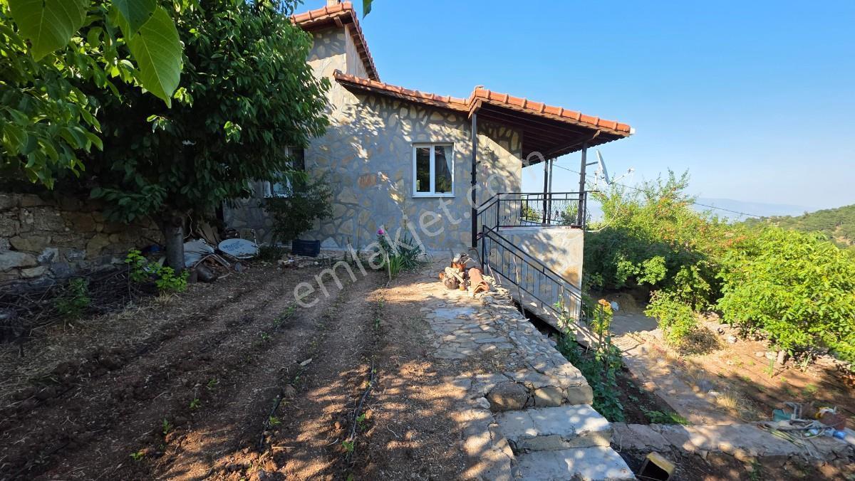 Manisa / Şehzadeler / Ayvacık Köyünde Doğayla İç İçe Villa