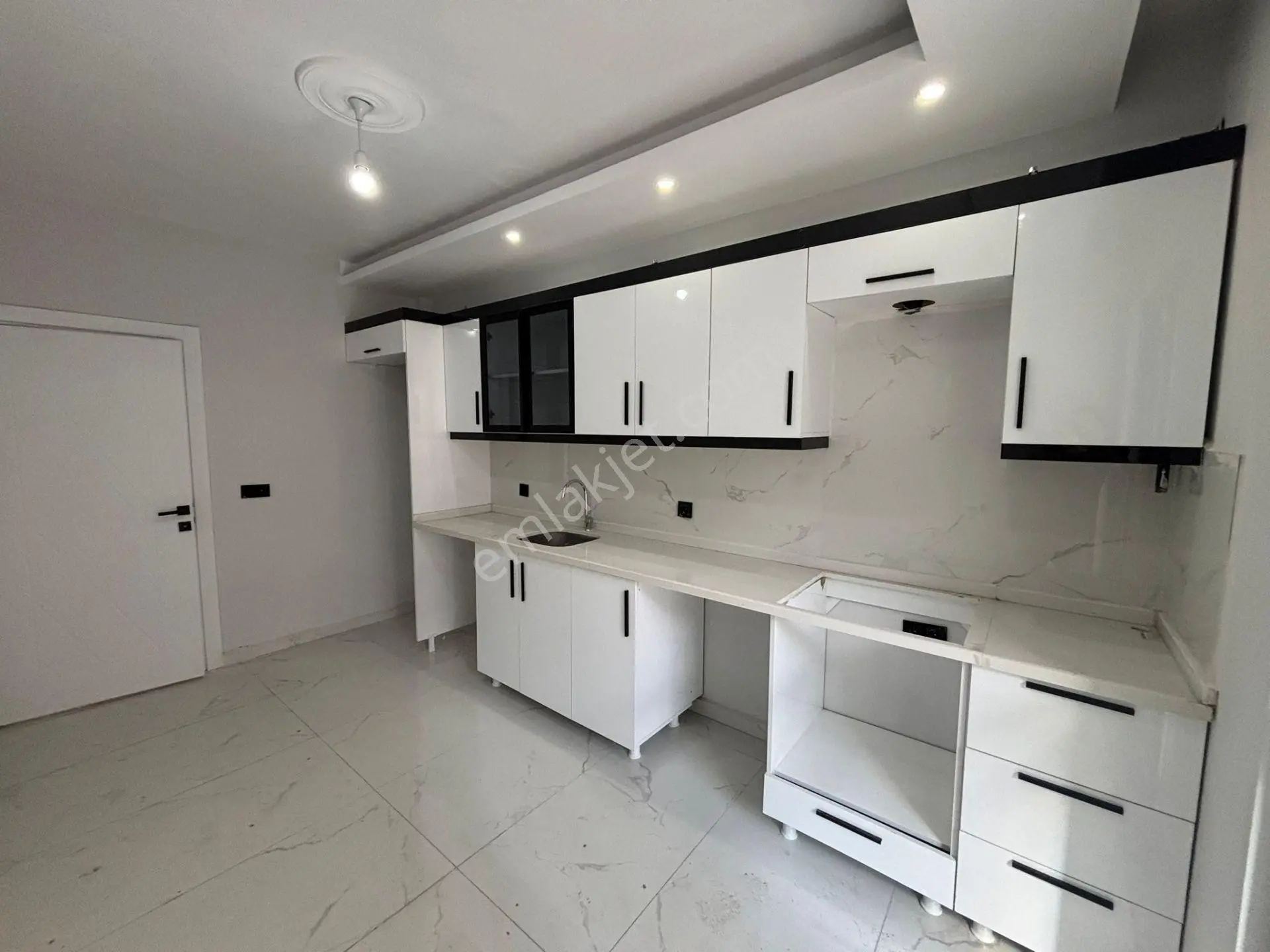 **eryıldız İnşaat'tan 7/24 Güvenlikli Havuzlu Site İçinde 115m2 Ebeweyn Banyolu 2+1 — fotoğraf 6