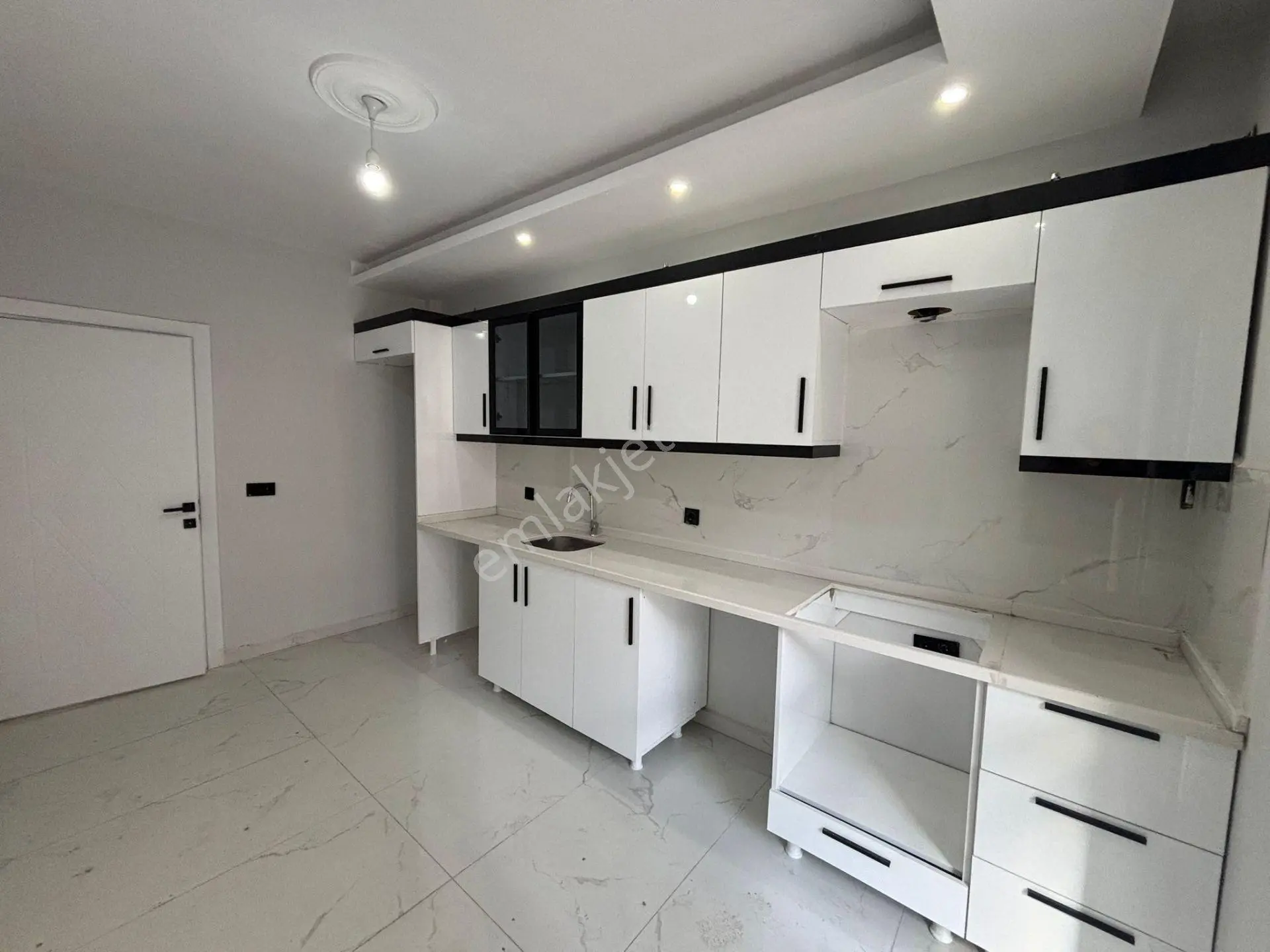 **eryıldız İnşaat'tan 7/24 Güvenlikli Havuzlu Site İçinde 115m2 Ebeweyn Banyolu 2+1 — fotoğraf 7