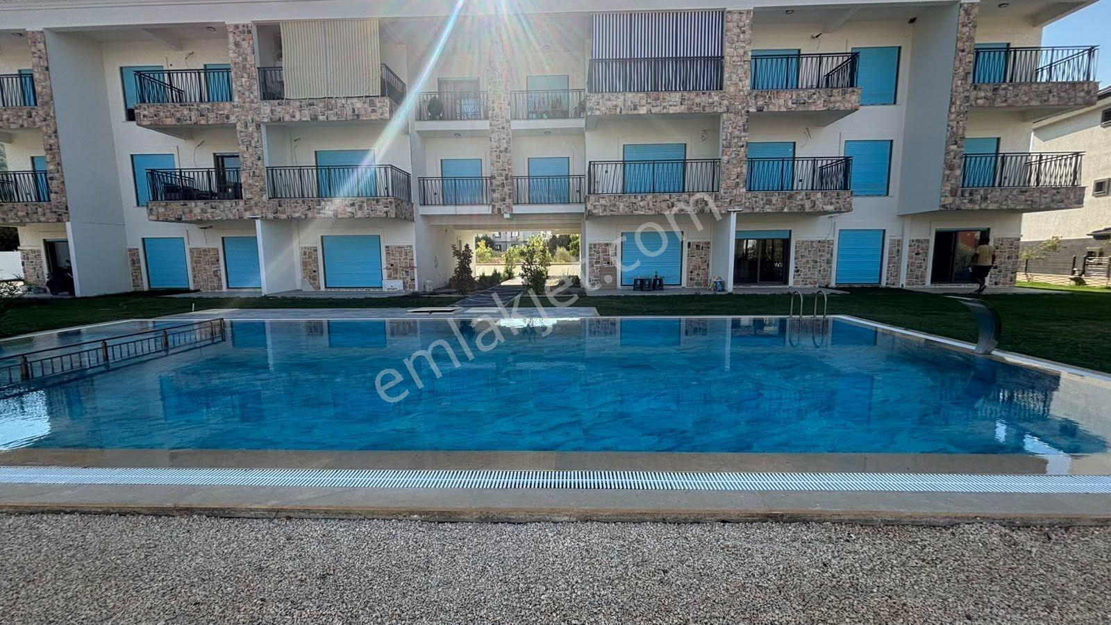 Kuşadası Davutlar'da Satılık 1+1 | Ormana Komşu Havuzlu Site — fotoğraf 7
