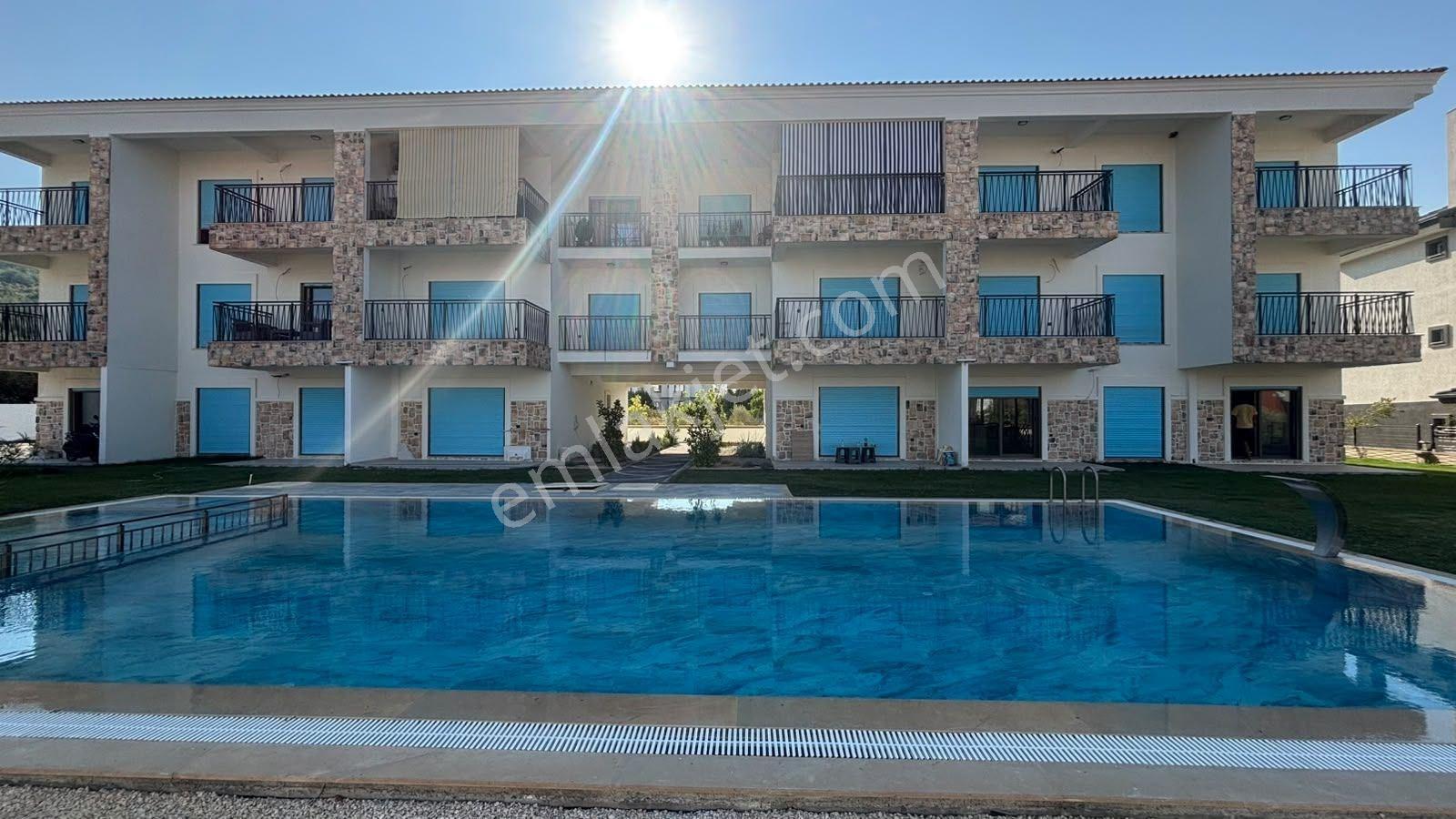 Kuşadası Davutlar'da Satılık 1+1 | Ormana Komşu Havuzlu Site — fotoğraf 8