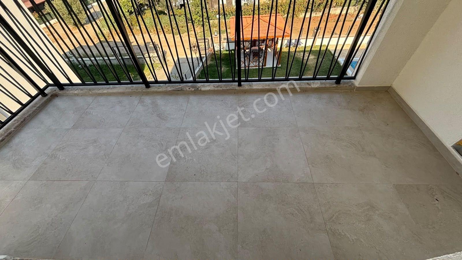 Kuşadası Davutlar'da Satılık 1+1 | Ormana Komşu Havuzlu Site — fotoğraf 9
