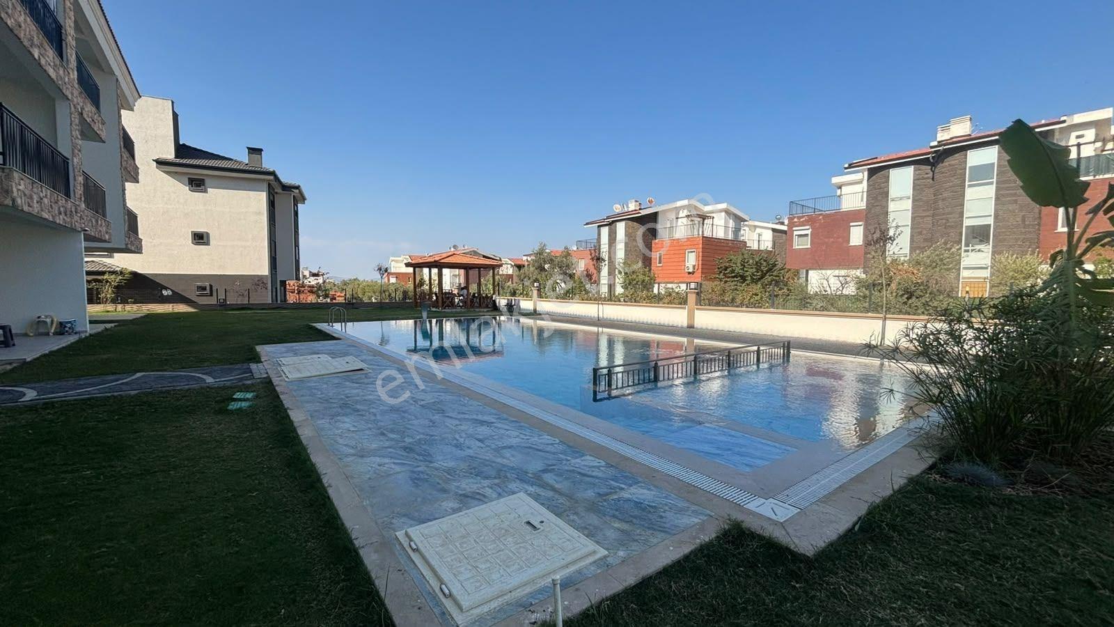 Kuşadası Davutlar'da Satılık 1+1 | Ormana Komşu Havuzlu Site — fotoğraf 11