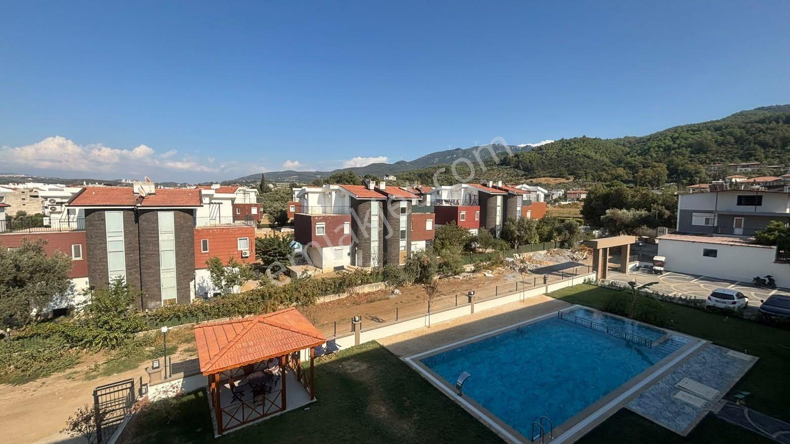 Kuşadası Davutlar'da Satılık 1+1 | Ormana Komşu Havuzlu Site — fotoğraf 16