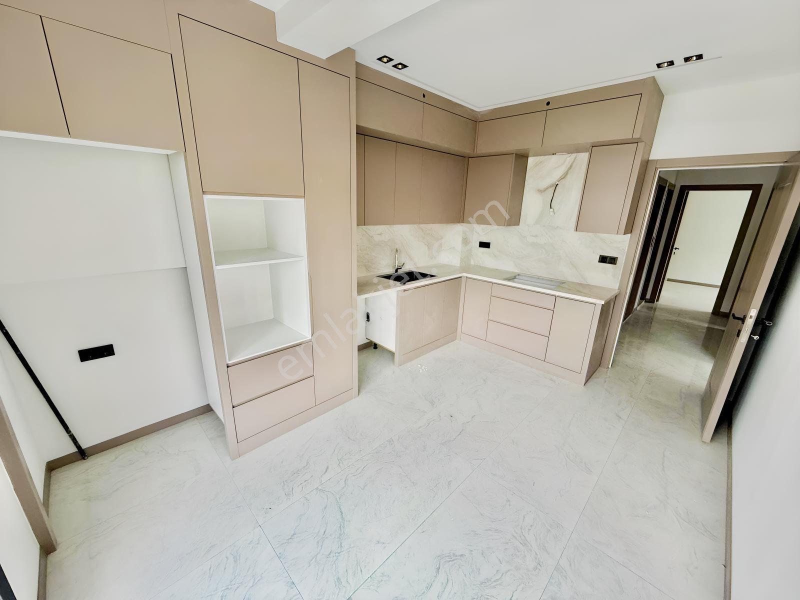 Zeytinköy'de 2+1 Ebeveyn Banyolu Yeşil Alan Cepheli Daireler