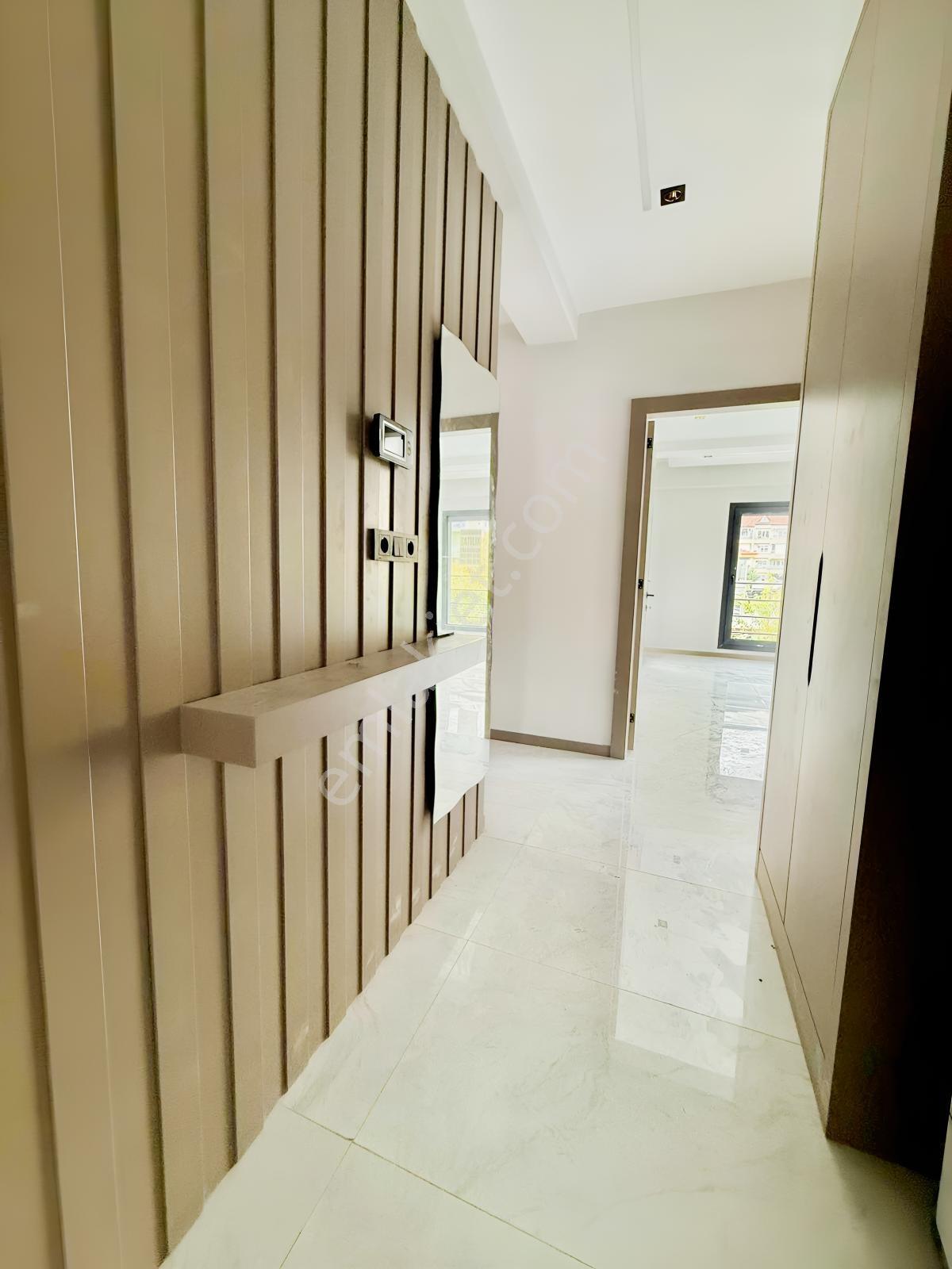 Zeytinköy'de 2+1 Ebeveyn Banyolu Yeşil Alan Cepheli Daireler — fotoğraf 13