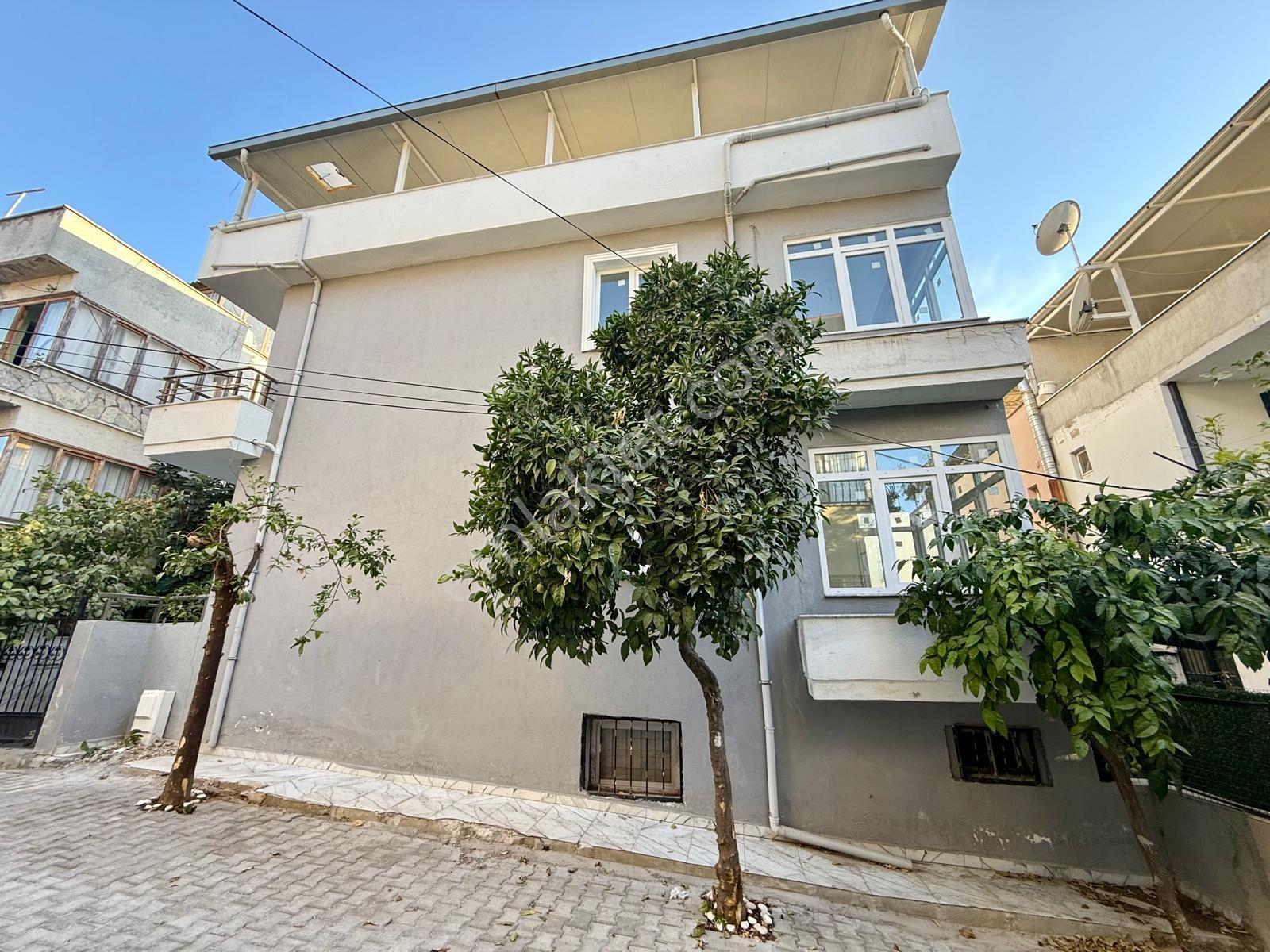 Kuşadasının Tam Merkezinde 5+2 Triplex Satılık Villa !! — fotoğraf 7