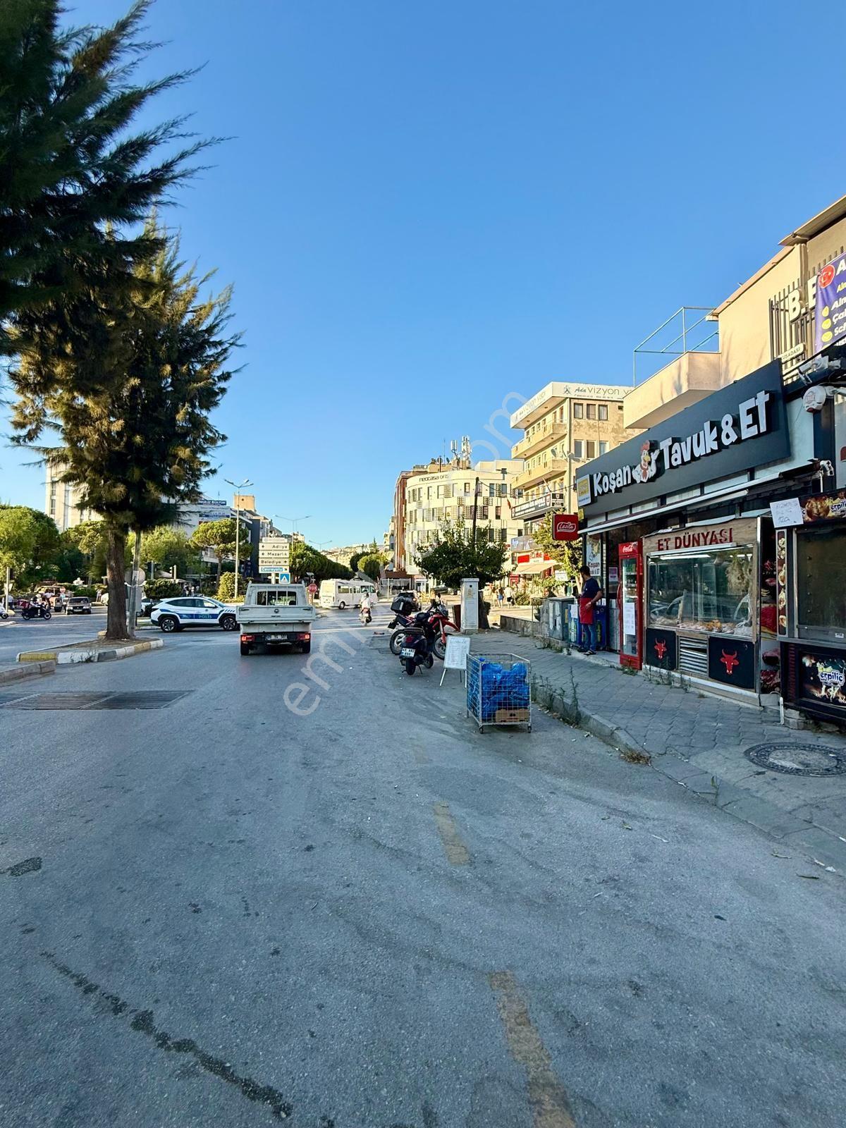 Kuşadasının Tam Merkezinde 5+2 Triplex Satılık Villa !! — fotoğraf 8