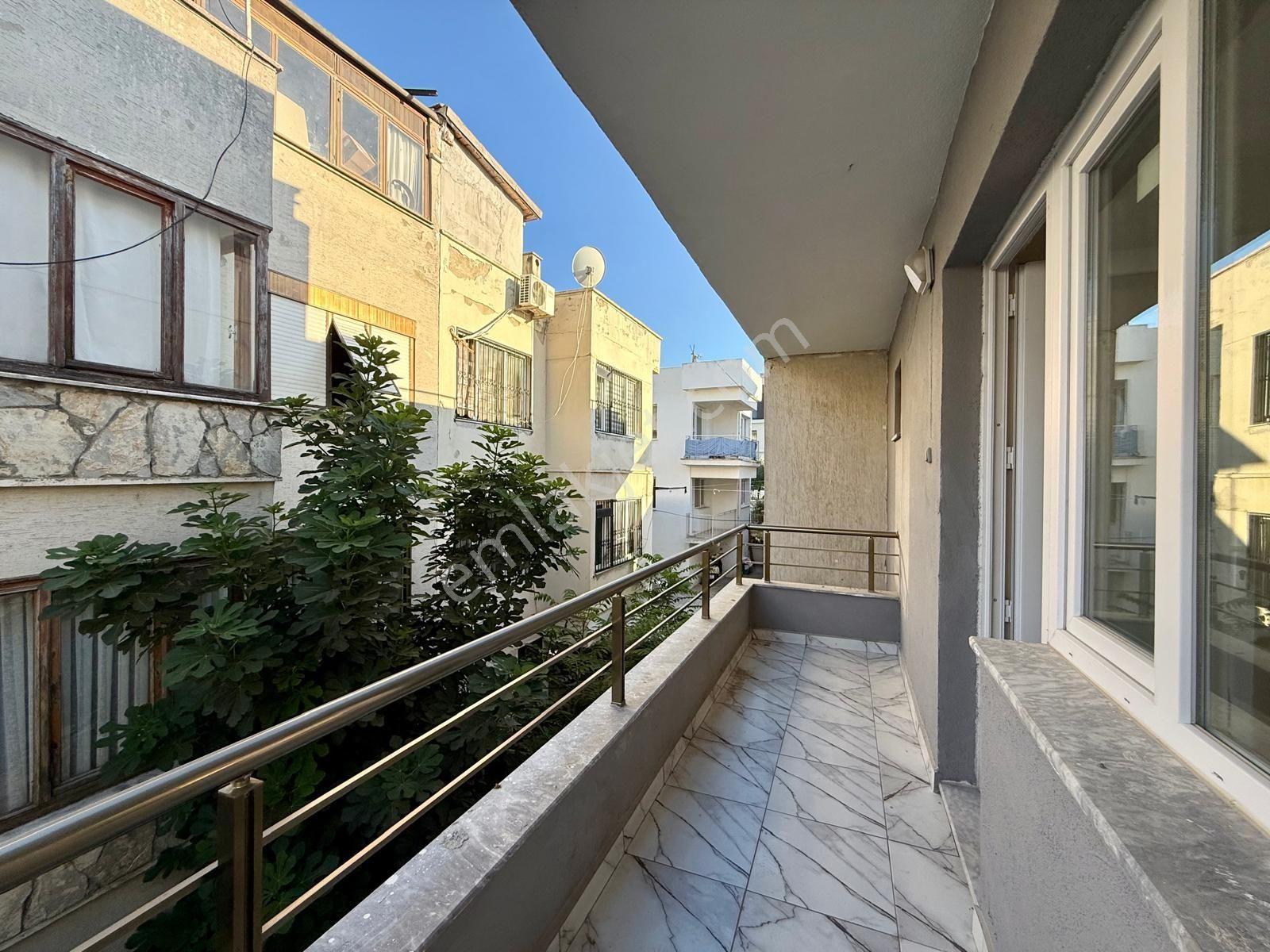 Kuşadasının Tam Merkezinde 5+2 Triplex Satılık Villa !! — fotoğraf 14