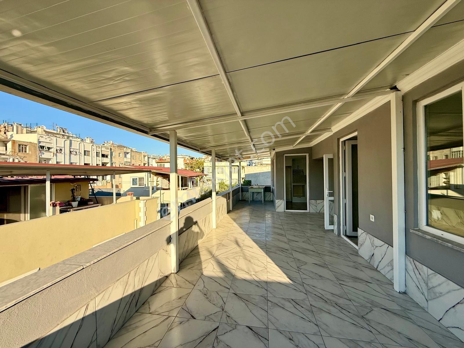Kuşadasının Tam Merkezinde 5+2 Triplex Satılık Villa !! — fotoğraf 25