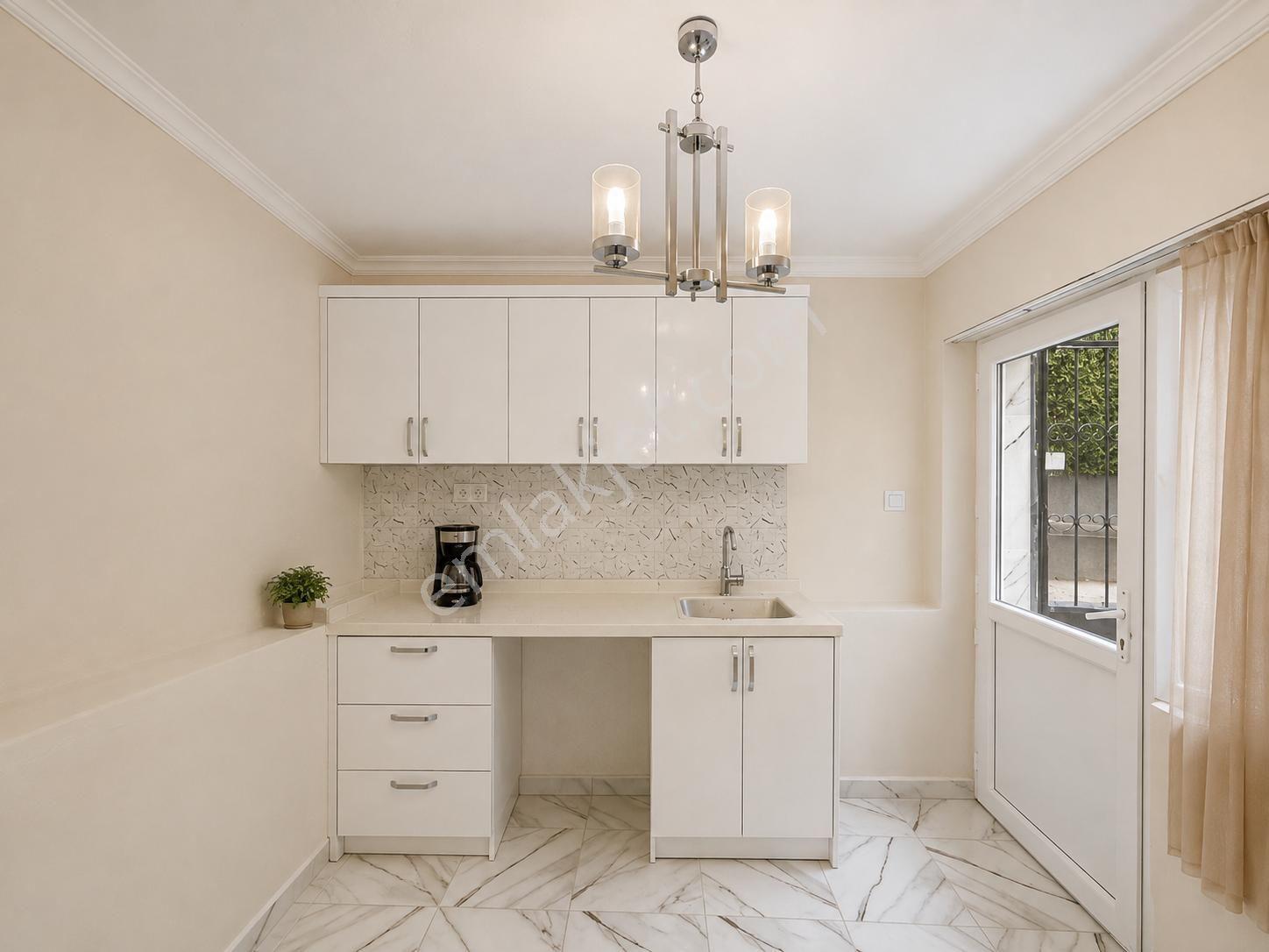 Kuşadasının Tam Merkezinde 5+2 Triplex Satılık Villa !! — fotoğraf 34