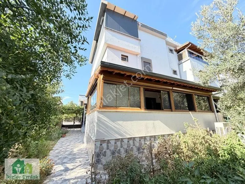 Ürkmez Doğanbey De Lüks Yapılı Geniş Ve Konforlu 3+1 Villa — fotoğraf 2