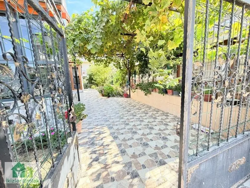 Ürkmez Doğanbey De Lüks Yapılı Geniş Ve Konforlu 3+1 Villa — fotoğraf 5