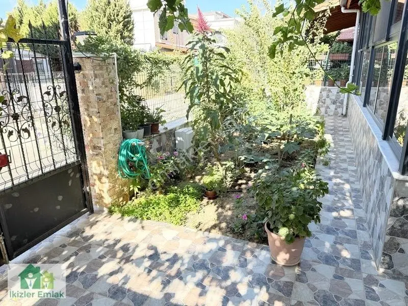 Ürkmez Doğanbey De Lüks Yapılı Geniş Ve Konforlu 3+1 Villa — fotoğraf 7
