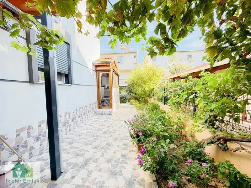 Ürkmez Doğanbey De Lüks Yapılı Geniş Ve Konforlu 3+1 Villa — fotoğraf 8