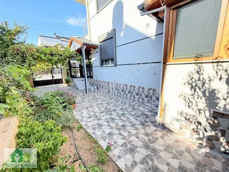 Ürkmez Doğanbey De Lüks Yapılı Geniş Ve Konforlu 3+1 Villa — fotoğraf 9