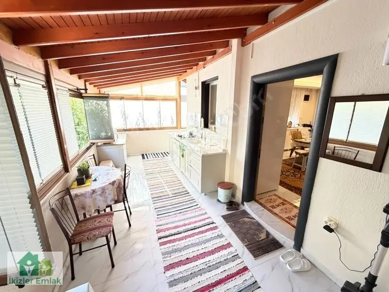 Ürkmez Doğanbey De Lüks Yapılı Geniş Ve Konforlu 3+1 Villa — fotoğraf 15