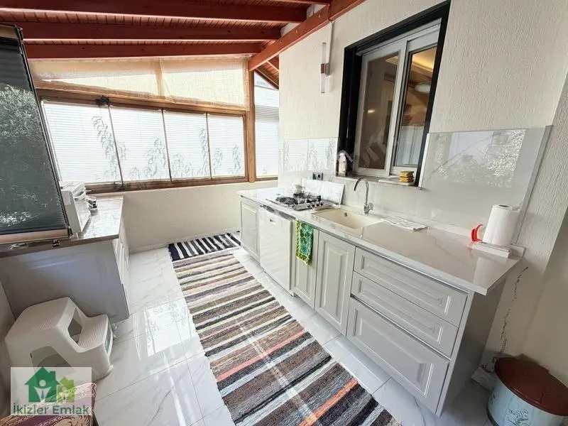 Ürkmez Doğanbey De Lüks Yapılı Geniş Ve Konforlu 3+1 Villa — fotoğraf 16