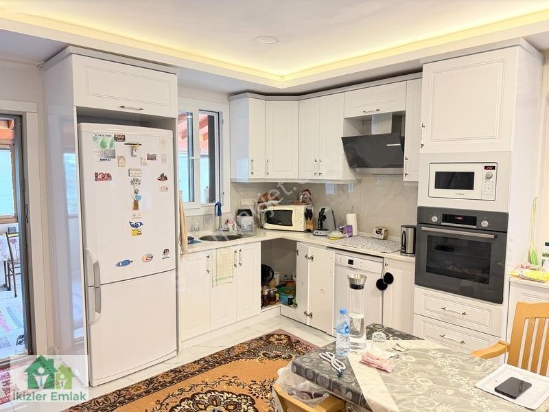 Ürkmez Doğanbey De Lüks Yapılı Geniş Ve Konforlu 3+1 Villa — fotoğraf 23