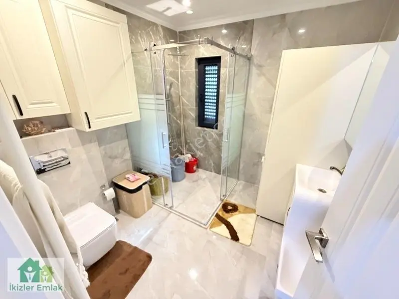Ürkmez Doğanbey De Lüks Yapılı Geniş Ve Konforlu 3+1 Villa — fotoğraf 28