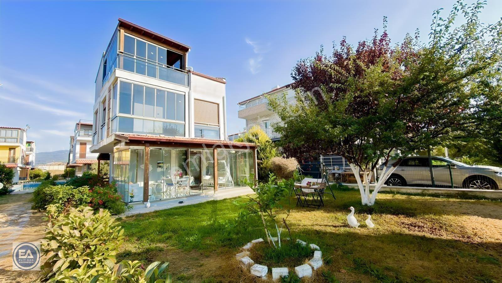 Kuşadası Davutlar'Da Tek Müstakil Satılık Havuzlu Villa