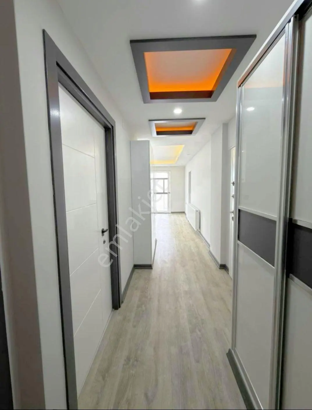 100.yıl Kriminal Civarı 2+1 Açık Az Katlı+kombili+ankastreli+cam Balkon+park Manzaralı Satılık Daire — fotoğraf 2