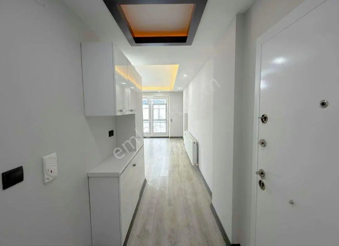 100.yıl Kriminal Civarı 2+1 Açık Az Katlı+kombili+ankastreli+cam Balkon+park Manzaralı Satılık Daire — fotoğraf 3