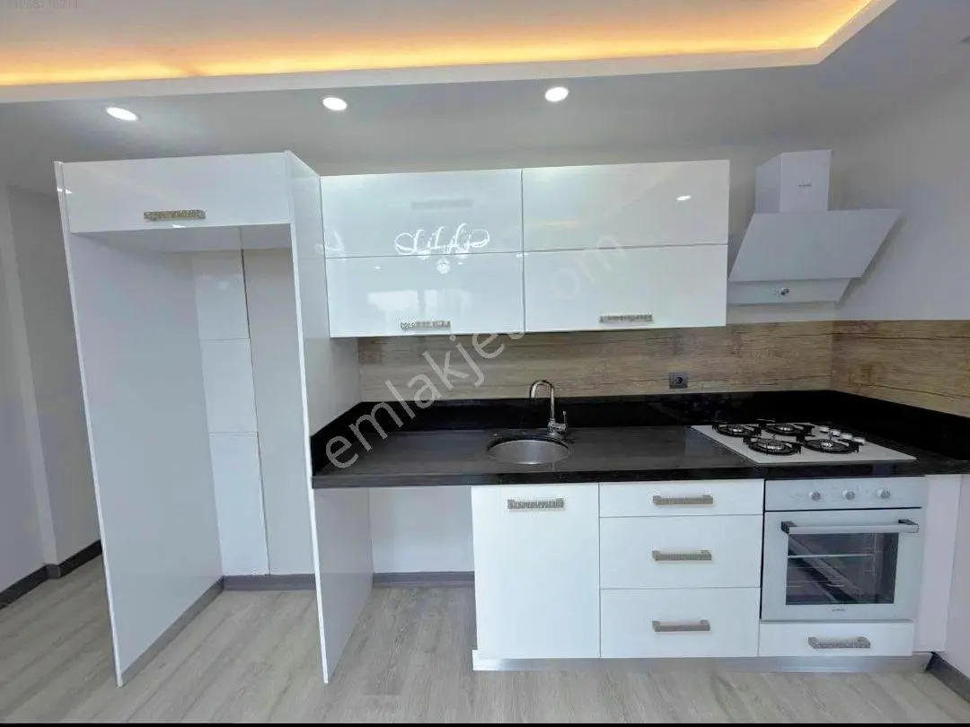 100.yıl Kriminal Civarı 2+1 Açık Az Katlı+kombili+ankastreli+cam Balkon+park Manzaralı Satılık Daire — fotoğraf 10