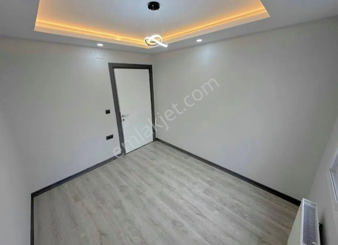 100.yıl Kriminal Civarı 2+1 Açık Az Katlı+kombili+ankastreli+cam Balkon+park Manzaralı Satılık Daire — fotoğraf 17