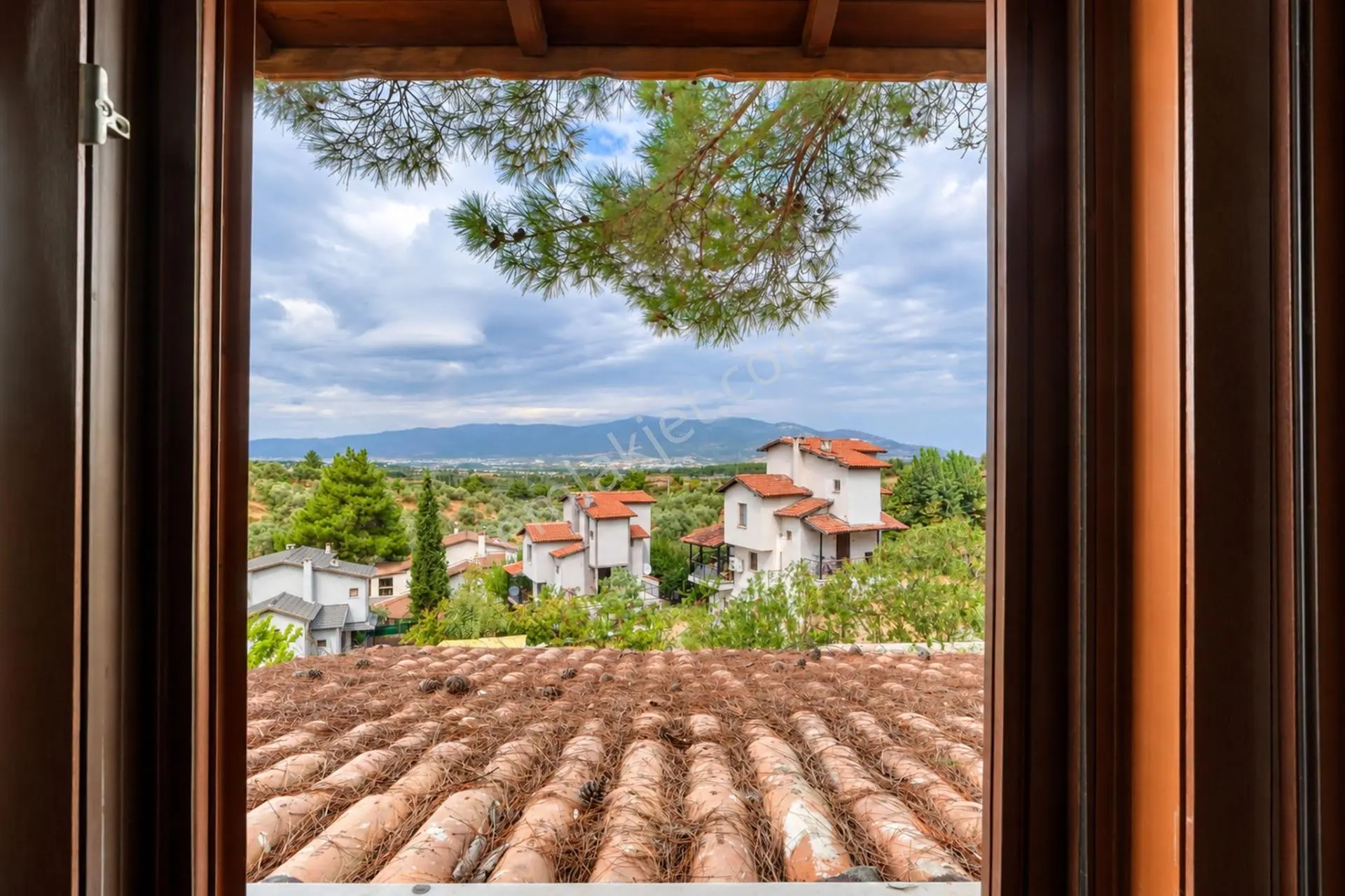 Kemalpaşa Tropikal Sitesinde Orman Manzaralı Villa — fotoğraf 2