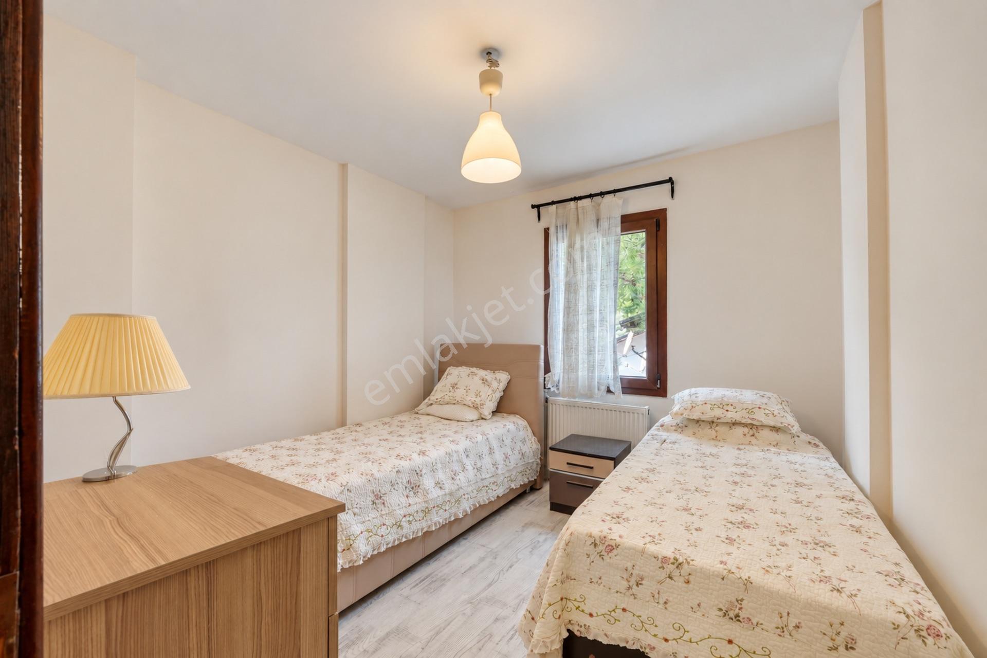 Kemalpaşa Tropikal Sitesinde Orman Manzaralı Villa — fotoğraf 8