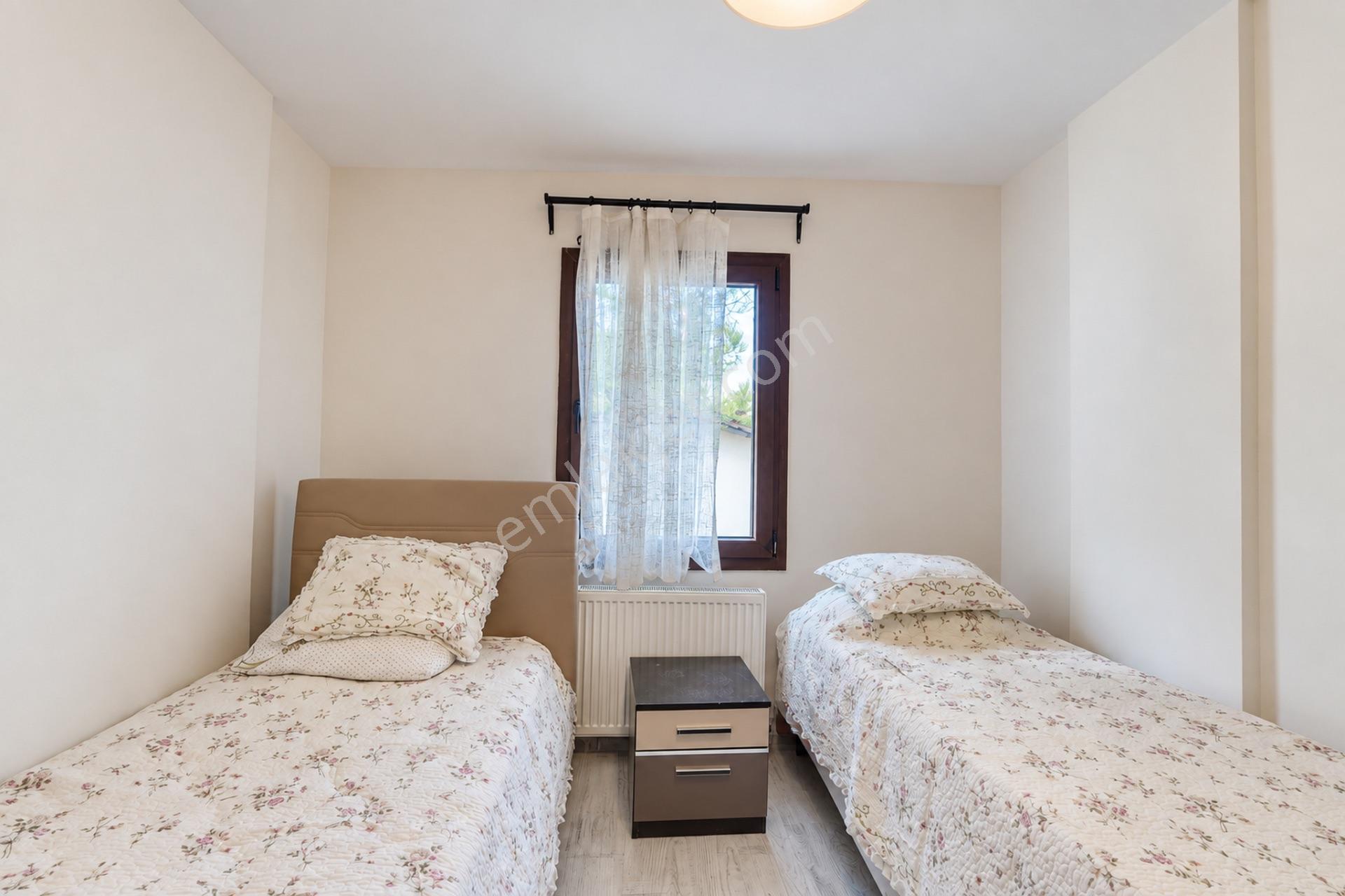 Kemalpaşa Tropikal Sitesinde Orman Manzaralı Villa — fotoğraf 9