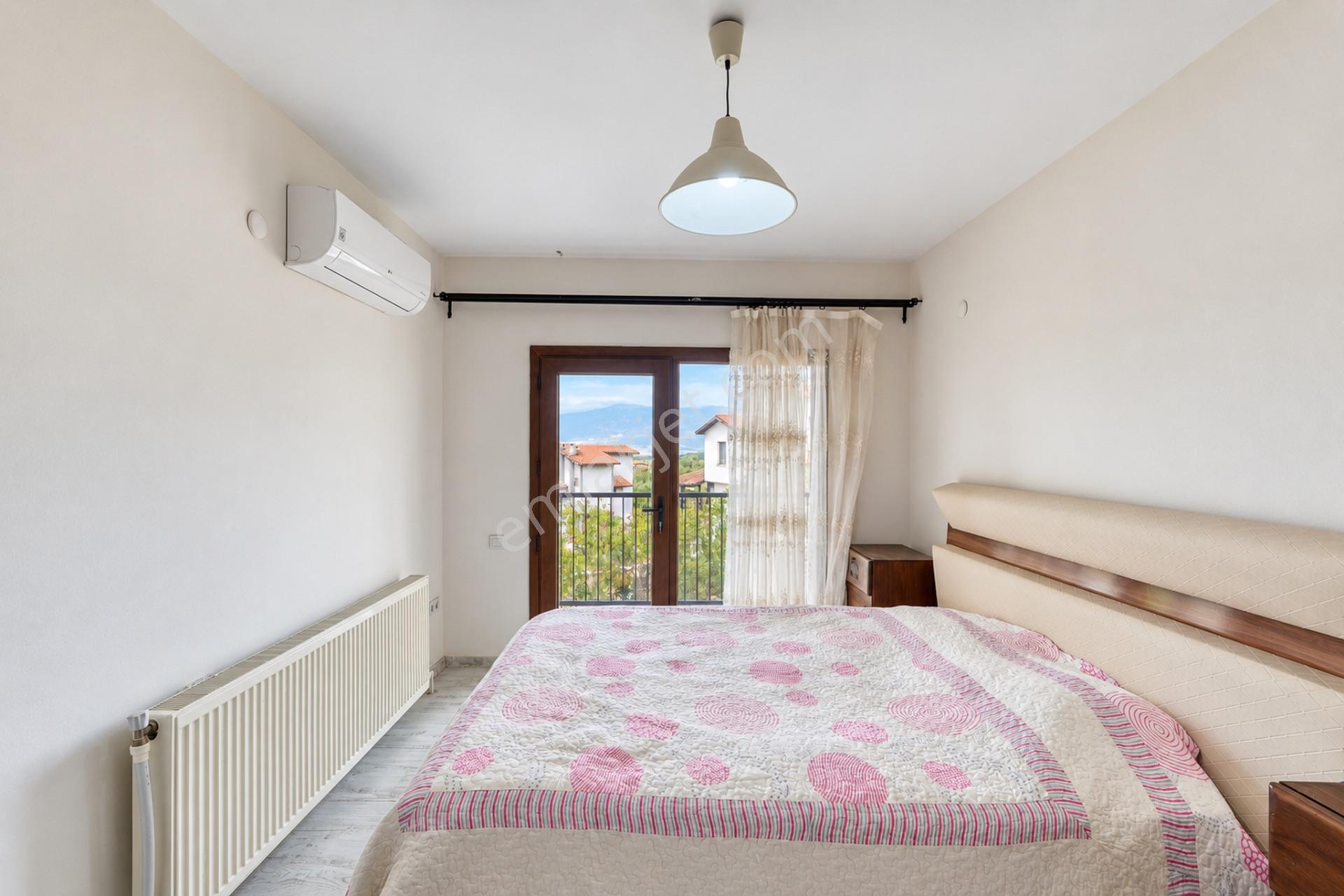 Kemalpaşa Tropikal Sitesinde Orman Manzaralı Villa — fotoğraf 12