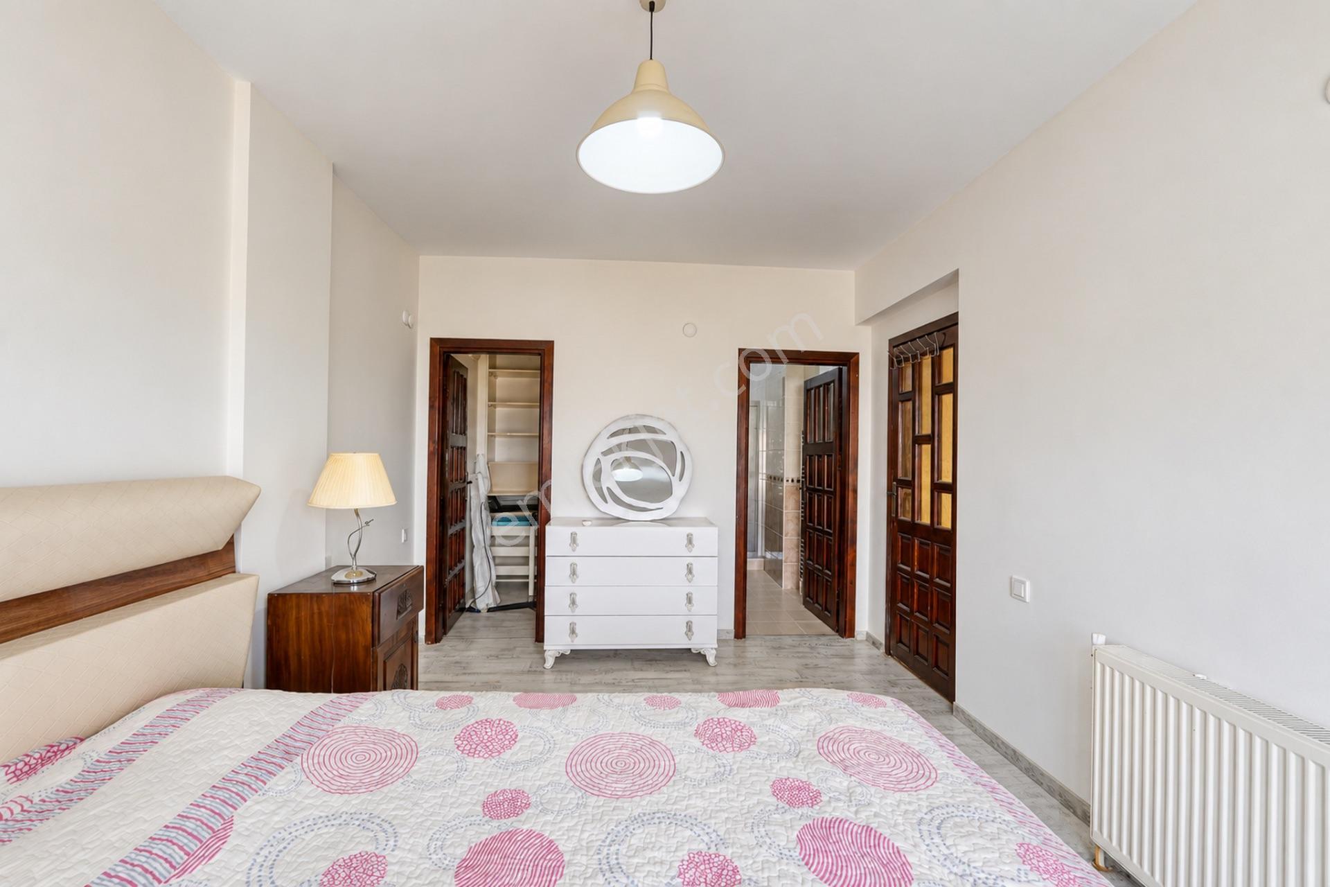 Kemalpaşa Tropikal Sitesinde Orman Manzaralı Villa — fotoğraf 13